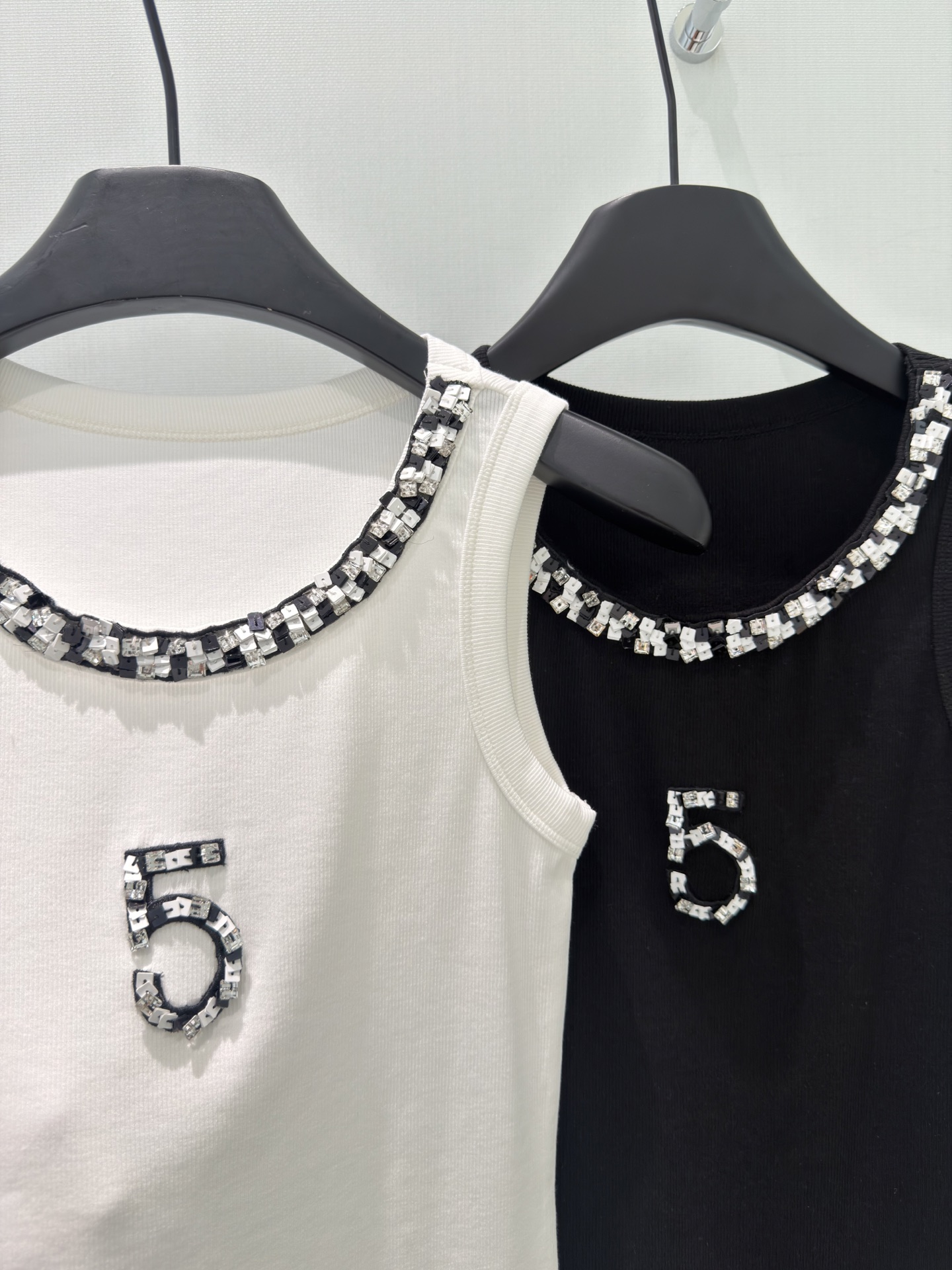 🛒𝐍𝐄𝐖 · 𝟐𝟎𝟐6/爆款现货设计师 原创｜2026新款订珠背心云感舒适的系列！上身的触感谁穿谁知道的