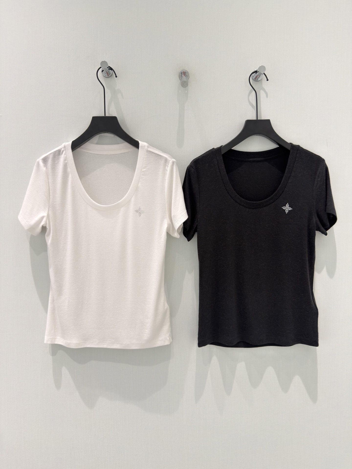 🛒𝐍𝐄𝐖 · 𝟐𝟎𝟐6/爆款现货【春夏上新】 设计师小众｜2026新款天丝亚麻T恤高端订制面料，百搭版型