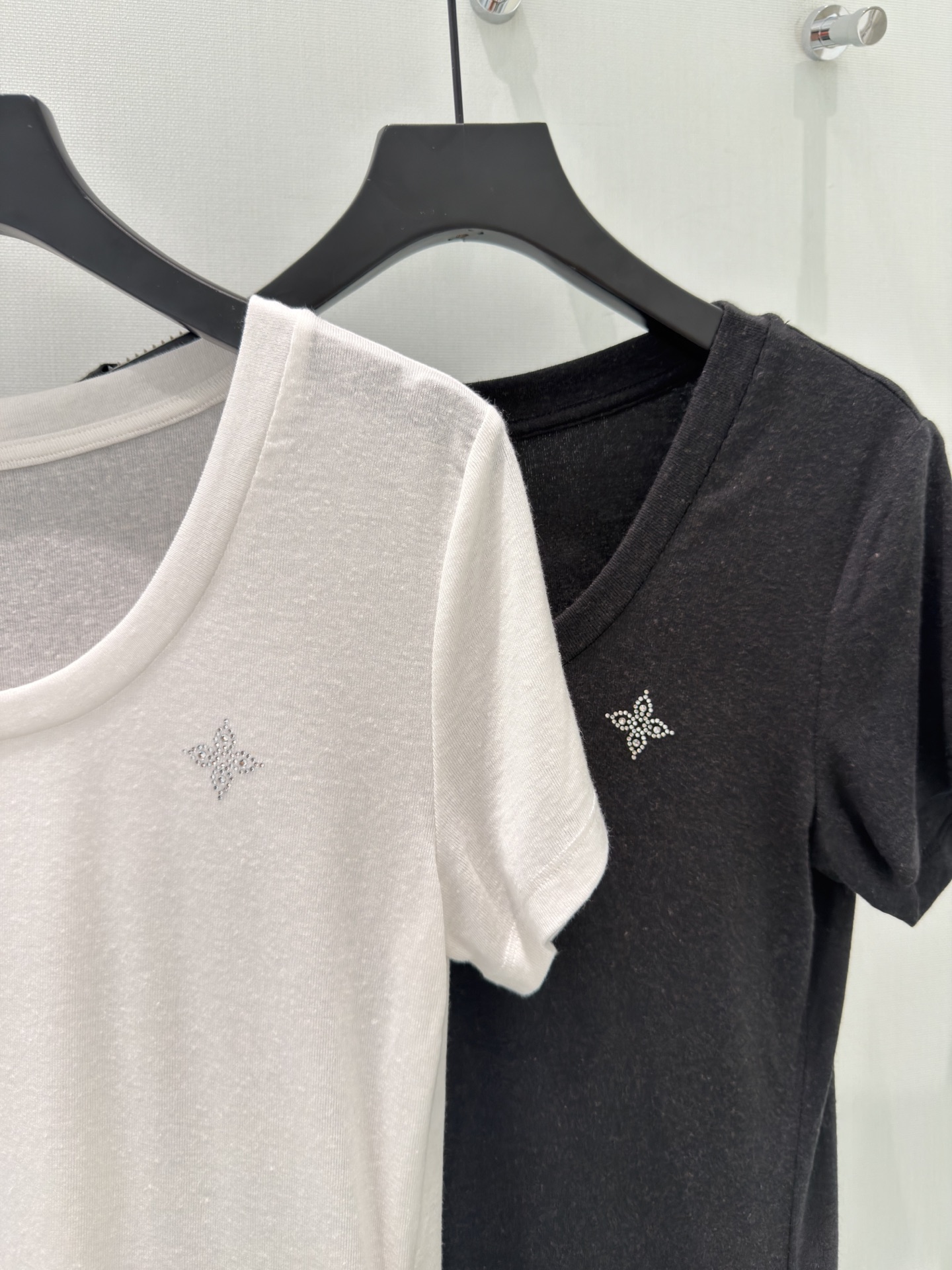 🛒𝐍𝐄𝐖 · 𝟐𝟎𝟐6/爆款现货【春夏上新】 设计师小众｜2026新款天丝亚麻T恤高端订制面料，百搭版型