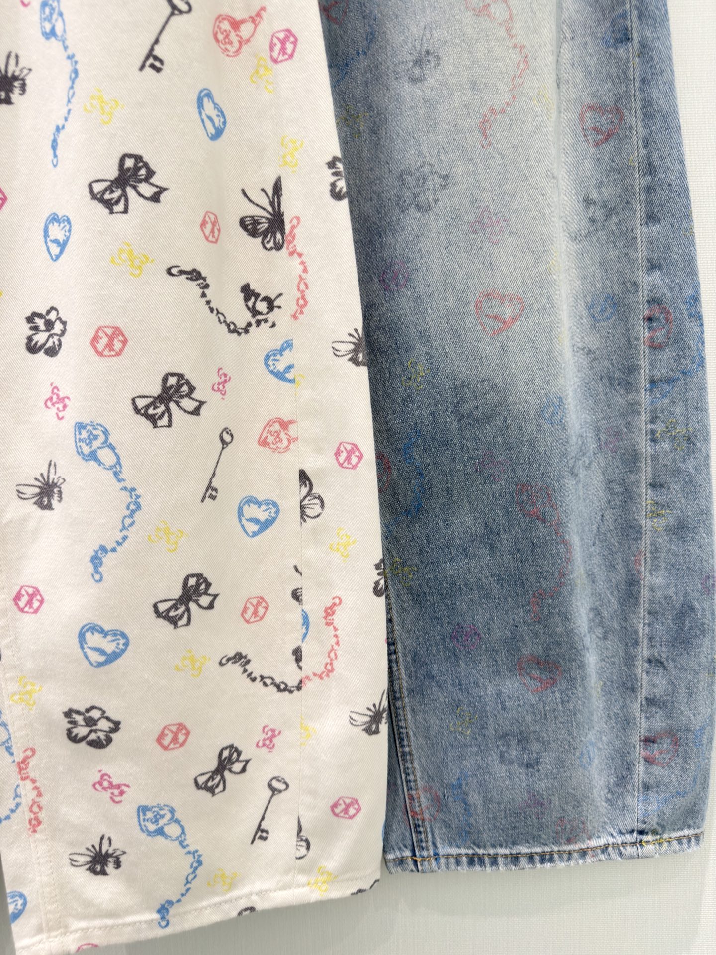 🛒𝐍𝐄𝐖 · 𝟐𝟎𝟐6/爆款现货原创 克罗星｜经典印花微镰牛仔裤采用高端定制面料，牛仔穿起来非常舒适，常