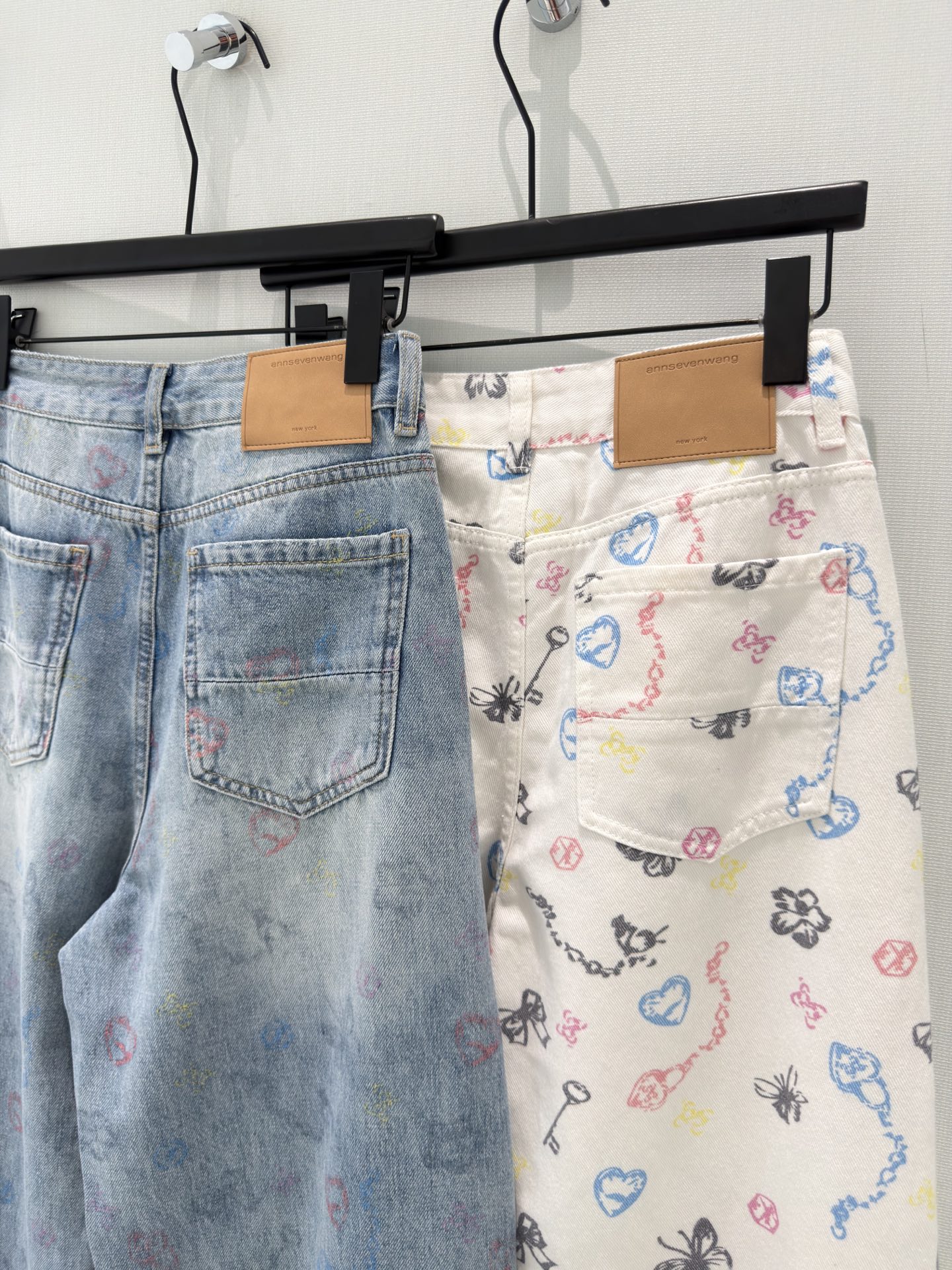 🛒𝐍𝐄𝐖 · 𝟐𝟎𝟐6/爆款现货原创 克罗星｜经典印花微镰牛仔裤采用高端定制面料，牛仔穿起来非常舒适，常