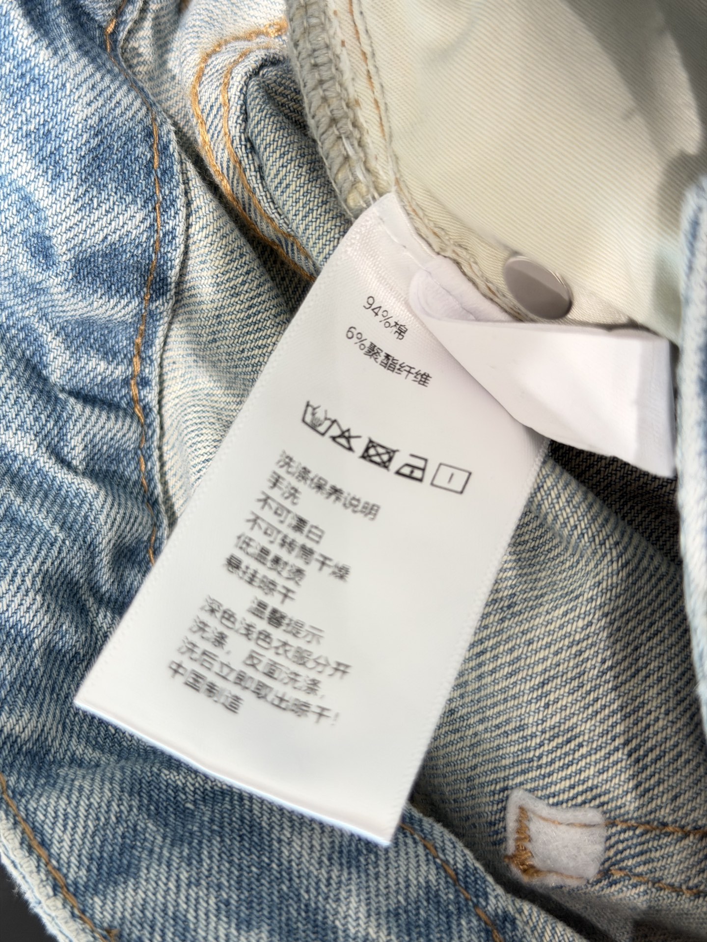 🛒𝐍𝐄𝐖 · 𝟐𝟎𝟐6/爆款现货设计师 原创｜撞色刺绣腰带牛仔中裤 闭眼入的单品 随便一搭都气质感爆棚 