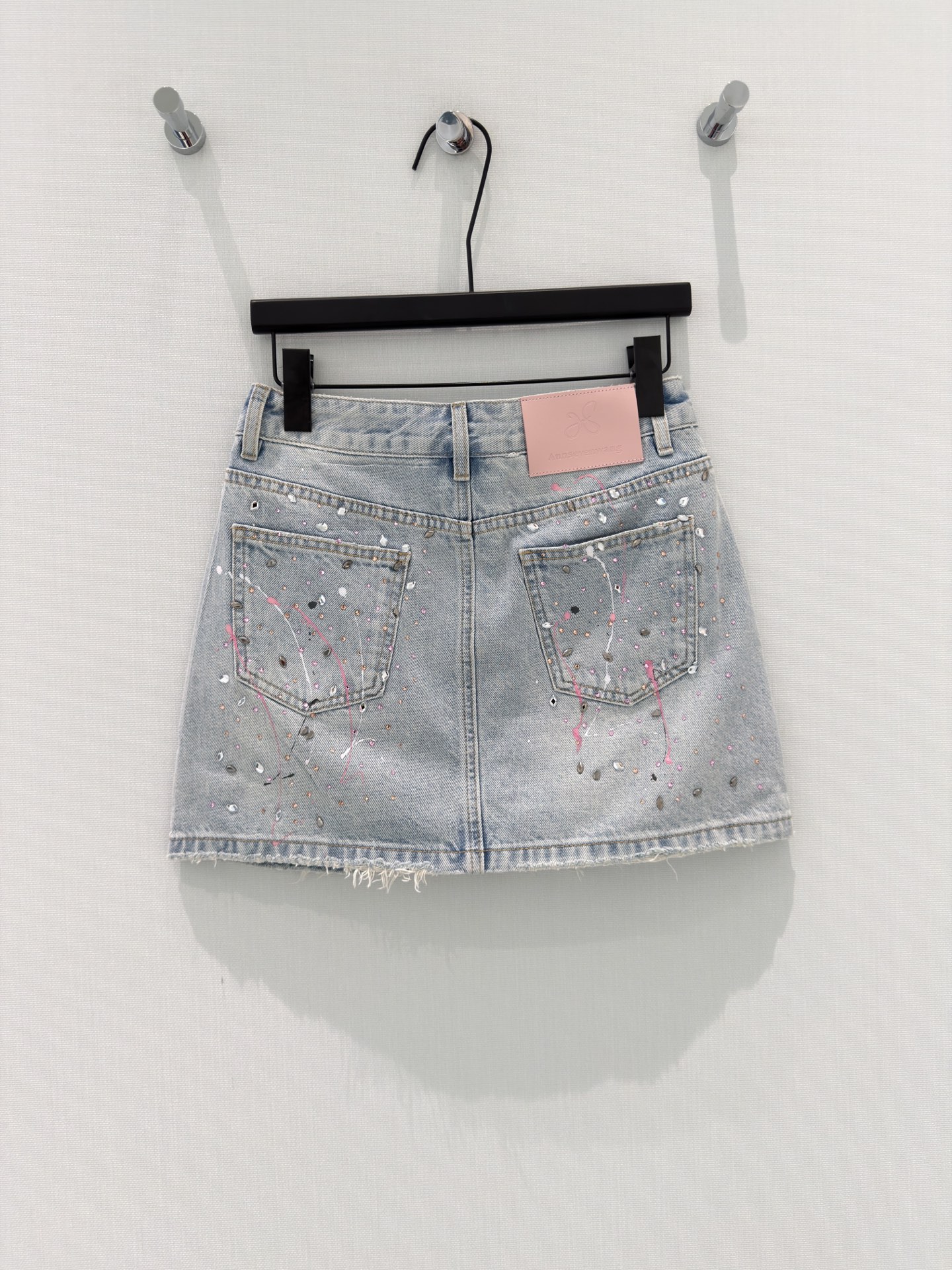 🛒𝐍𝐄𝐖 · 𝟐𝟎𝟐6/爆款现货原创 设计师｜26新款涂鸦印花烫钻裤裙色系搭配非常好看，瘦身设计，版型上