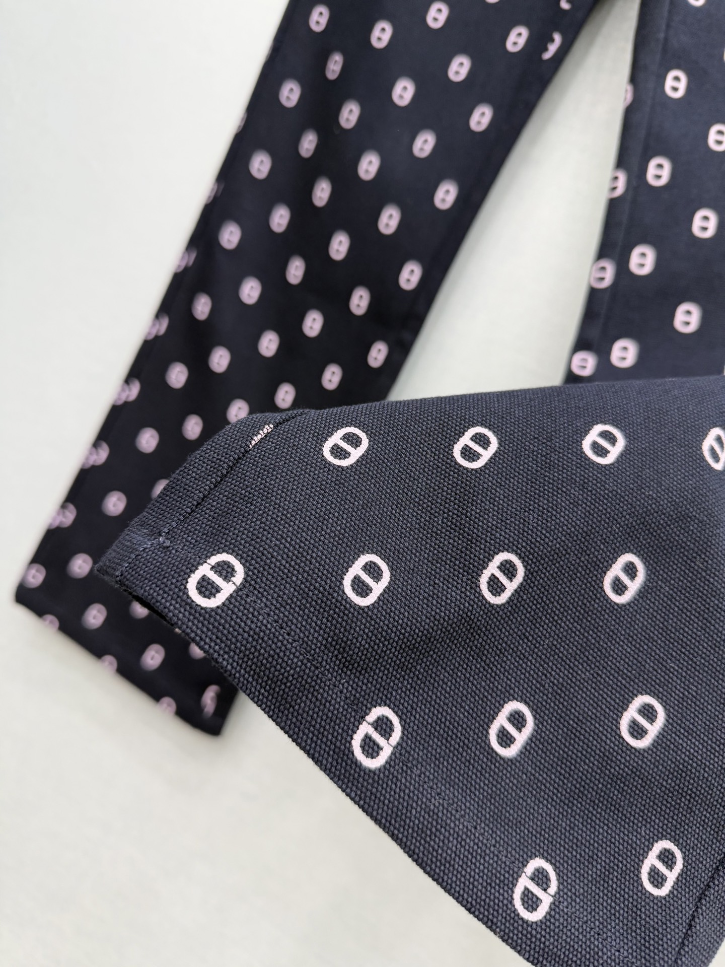 🛒𝐍𝐄𝐖 · 𝟐𝟎𝟐5/爆款现货【原单品质】Her*｜ 2025新品印花牛仔裤定制YB进口材质 质感舒适