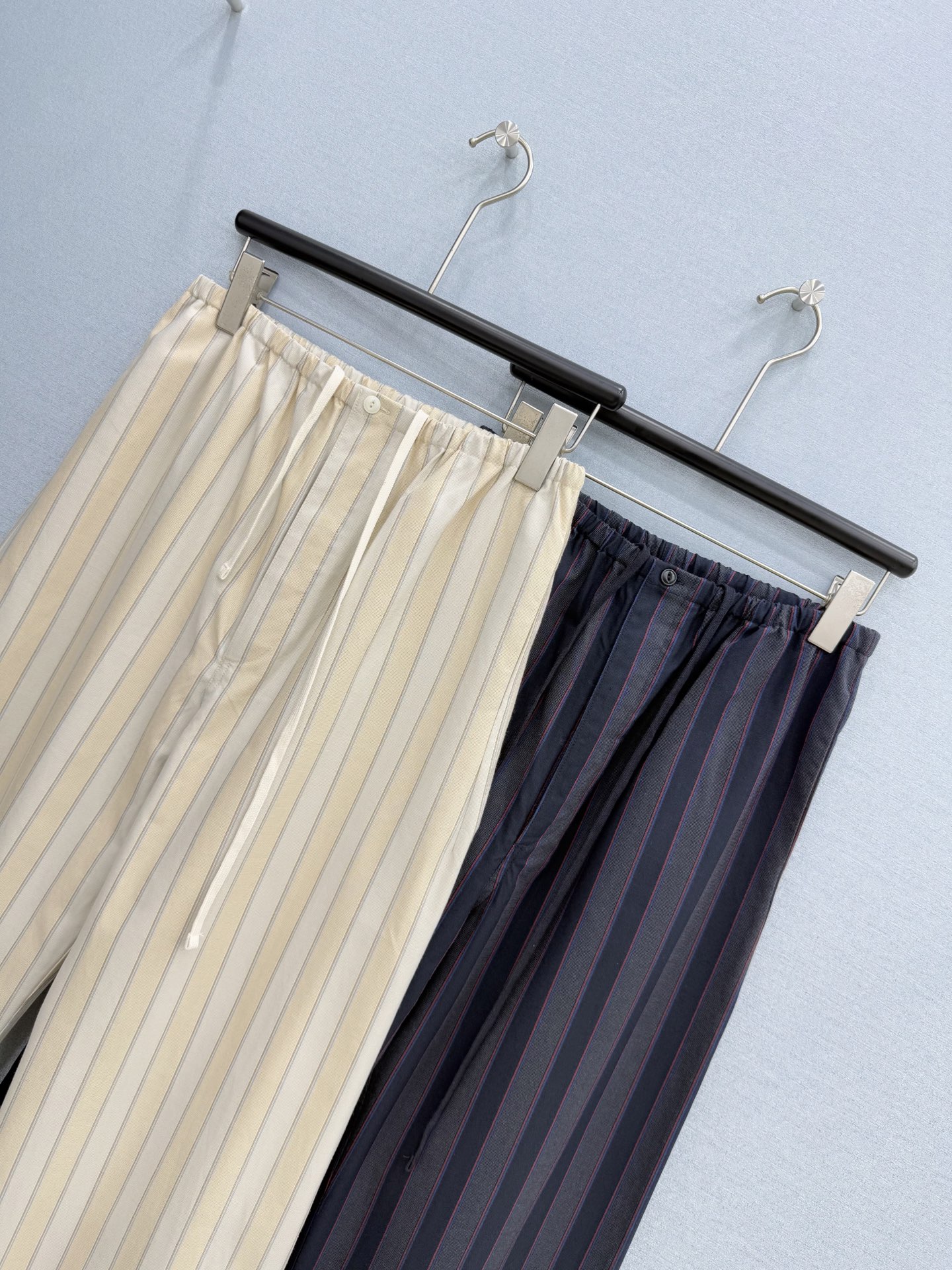 🛒𝐍𝐄𝐖 · 𝟐𝟎𝟐6/爆款现货【原单品质】MM6*｜ 2026新品色织条纹棉质休闲裤定制YB进口材质 