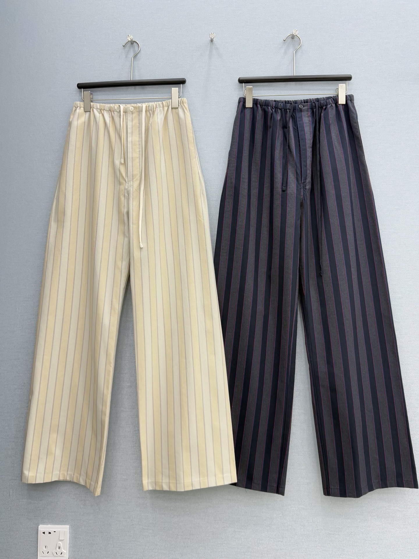 🛒𝐍𝐄𝐖 · 𝟐𝟎𝟐6/爆款现货【原单品质】MM6*｜ 2026新品色织条纹棉质休闲裤定制YB进口材质 