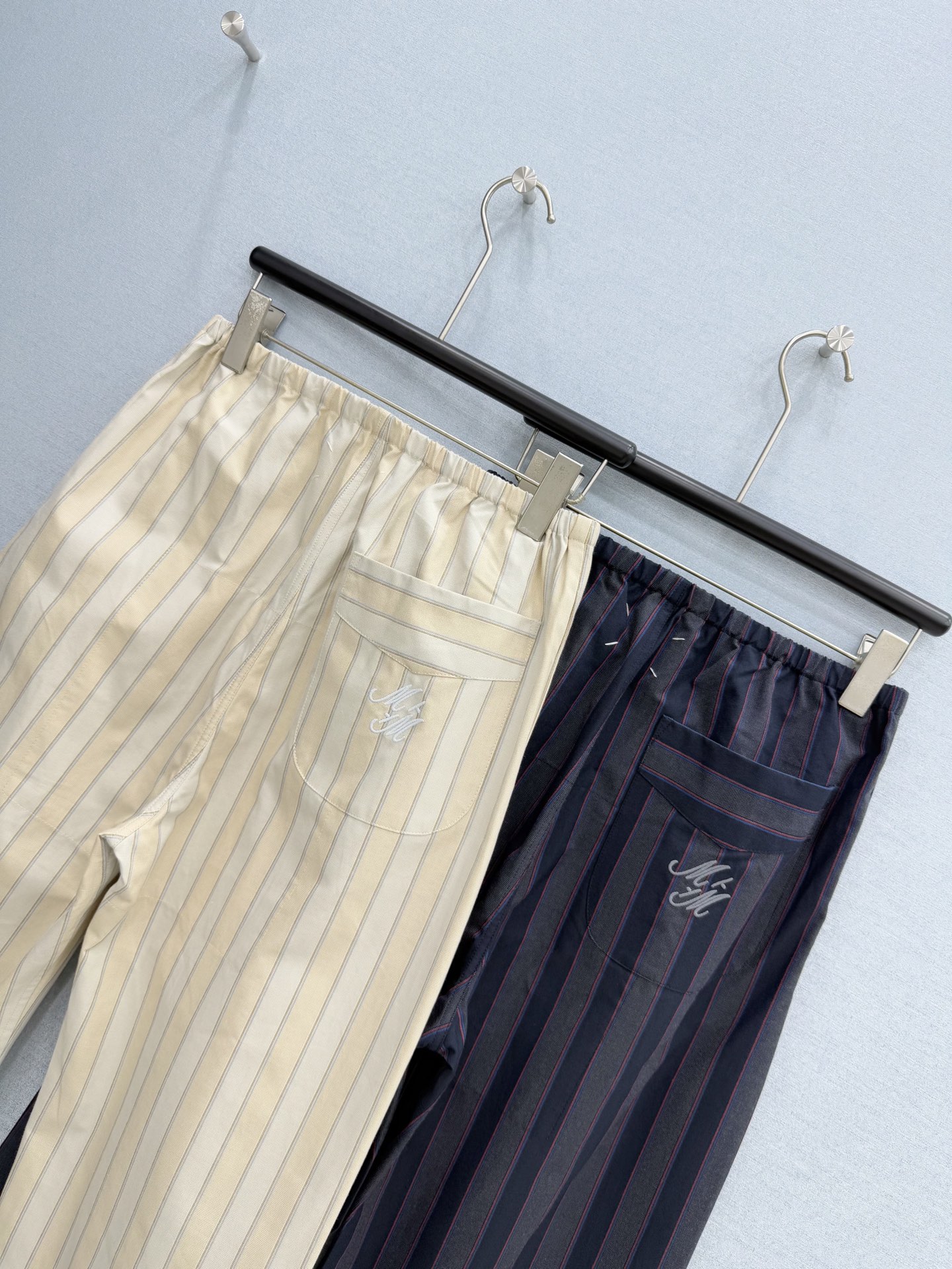 🛒𝐍𝐄𝐖 · 𝟐𝟎𝟐6/爆款现货【原单品质】MM6*｜ 2026新品色织条纹棉质休闲裤定制YB进口材质 