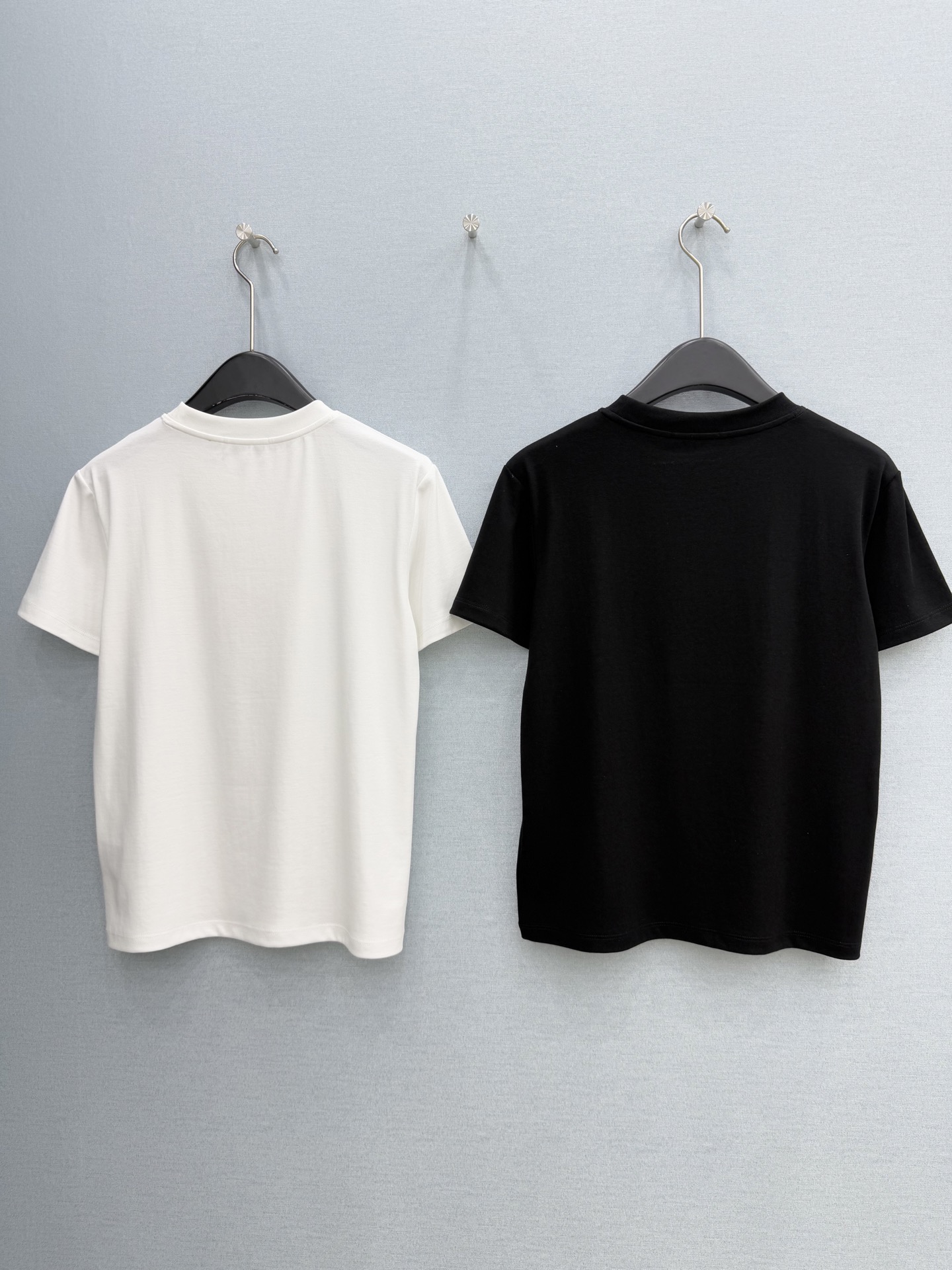 🛒𝐍𝐄𝐖 · 𝟐𝟎𝟐6/爆款现货原单品质 Di*｜26新品牙刷绣短袖T恤精致版型上身巨显瘦！定制最新工艺