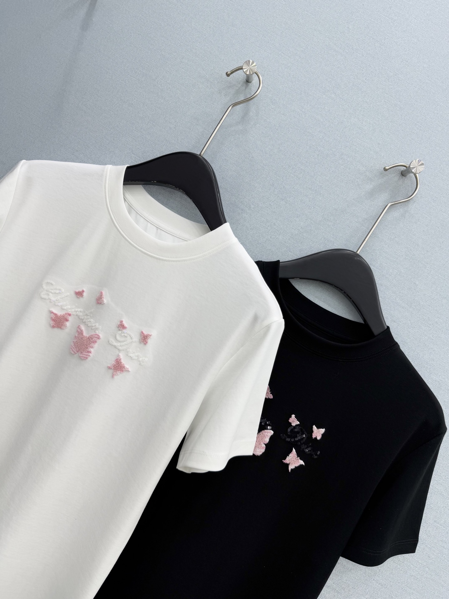 🛒𝐍𝐄𝐖 · 𝟐𝟎𝟐6/爆款现货原单品质 Di*｜26新品牙刷绣短袖T恤精致版型上身巨显瘦！定制最新工艺