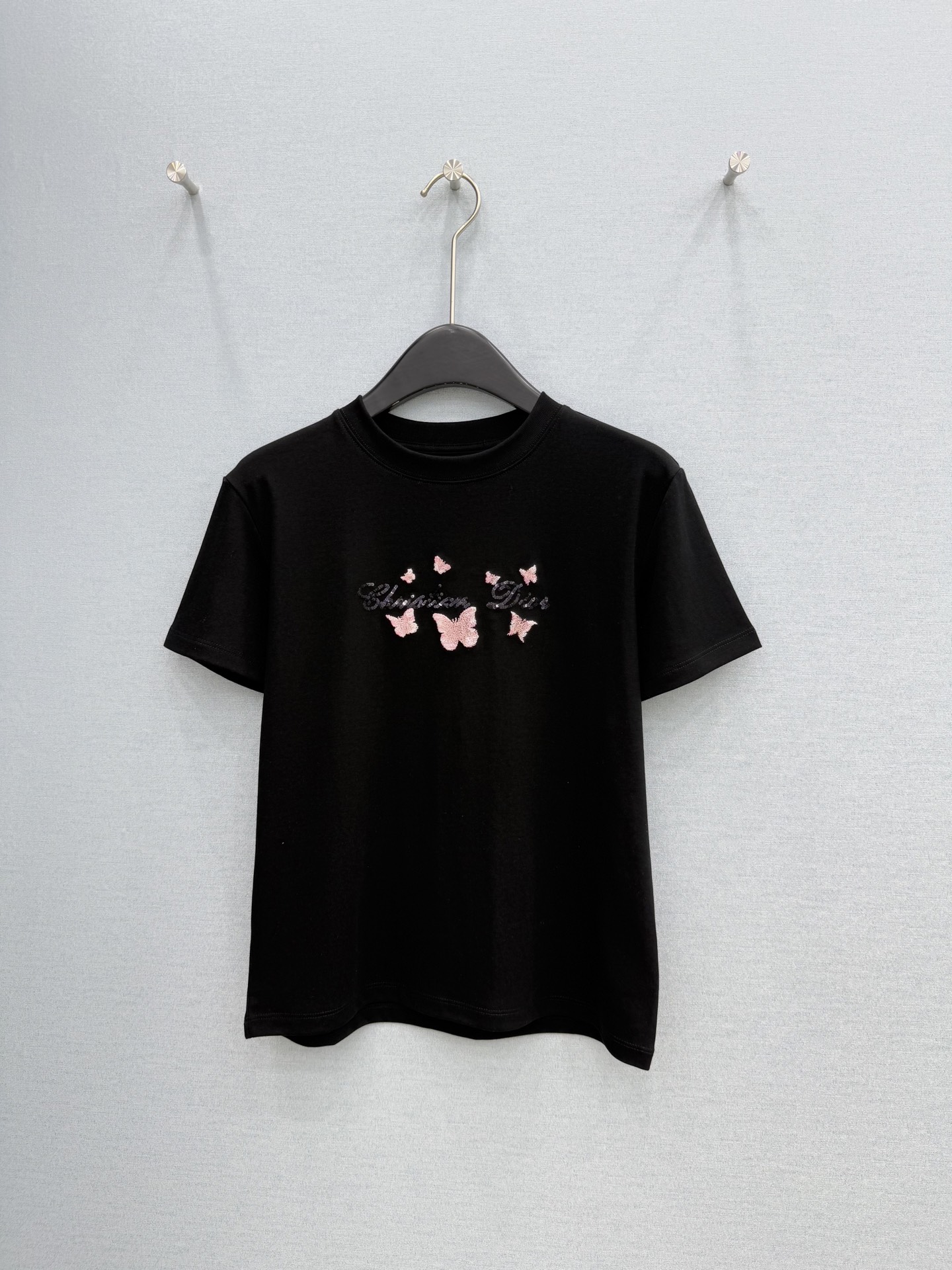 🛒𝐍𝐄𝐖 · 𝟐𝟎𝟐6/爆款现货原单品质 Di*｜26新品牙刷绣短袖T恤精致版型上身巨显瘦！定制最新工艺