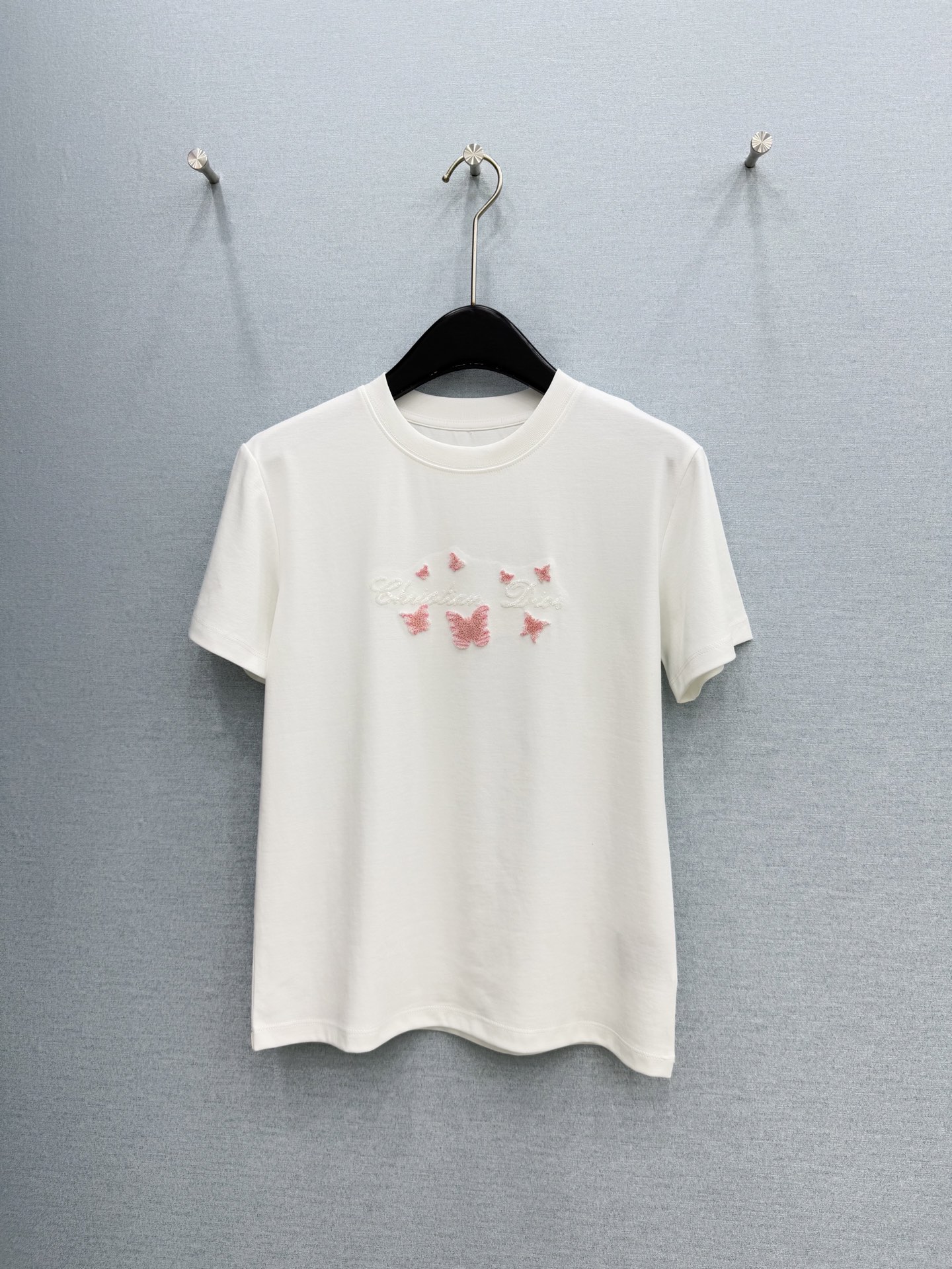 🛒𝐍𝐄𝐖 · 𝟐𝟎𝟐6/爆款现货原单品质 Di*｜26新品牙刷绣短袖T恤精致版型上身巨显瘦！定制最新工艺