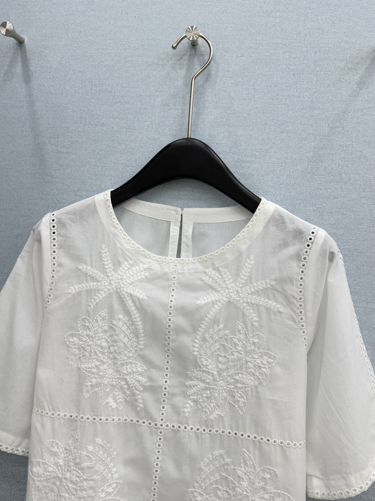 🛒𝐍𝐄𝐖 · 𝟐𝟎𝟐6/爆款现货原单品质 小众*｜2026新品椰树刺绣衬衫精致版型，高级肌理细腻 极简主