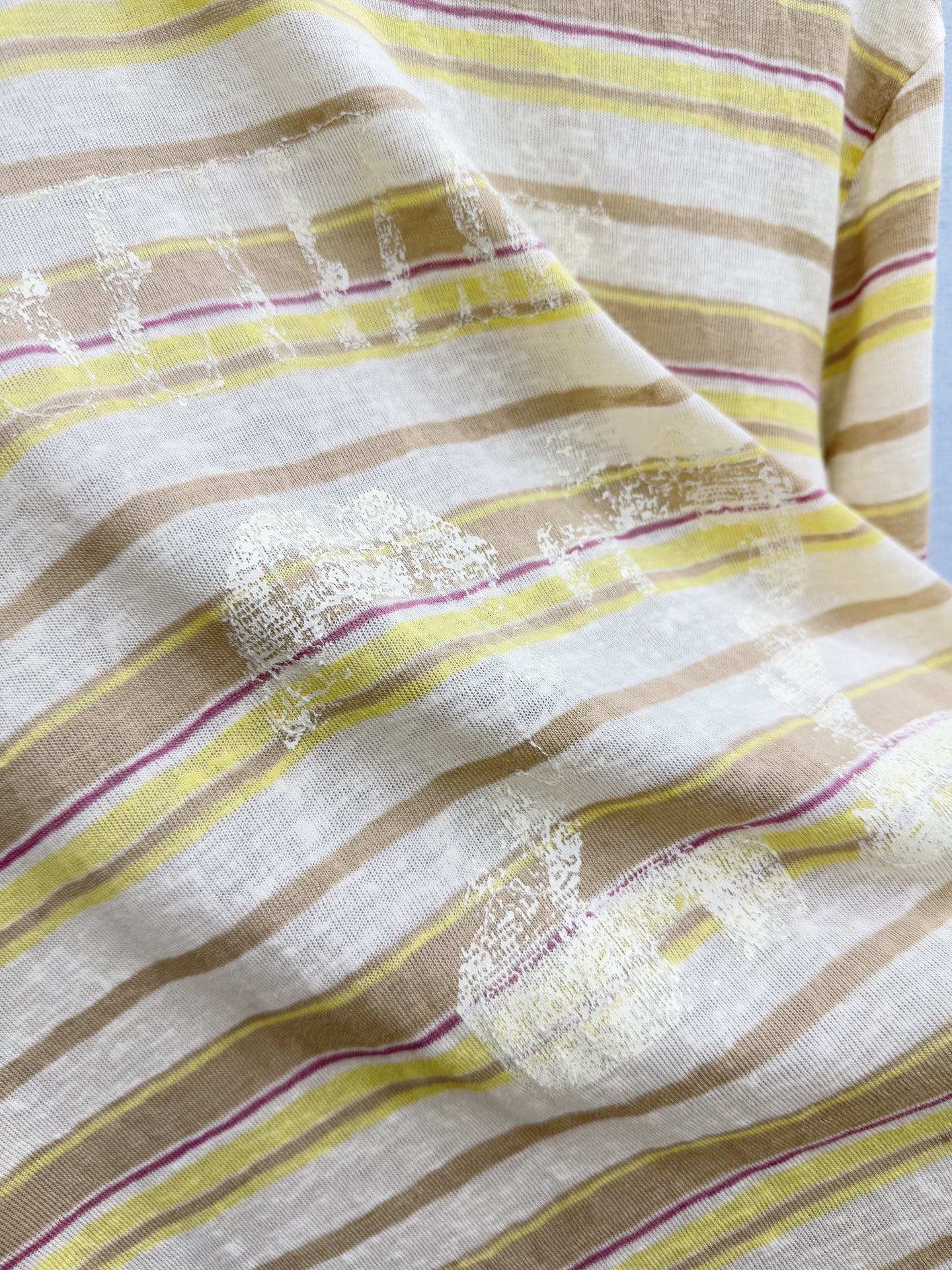 🛒𝐍𝐄𝐖 · 𝟐𝟎𝟐6/爆款现货【春夏上新】 设计师小众｜2026新款印花条纹防晒长袖T恤高订面料，百搭