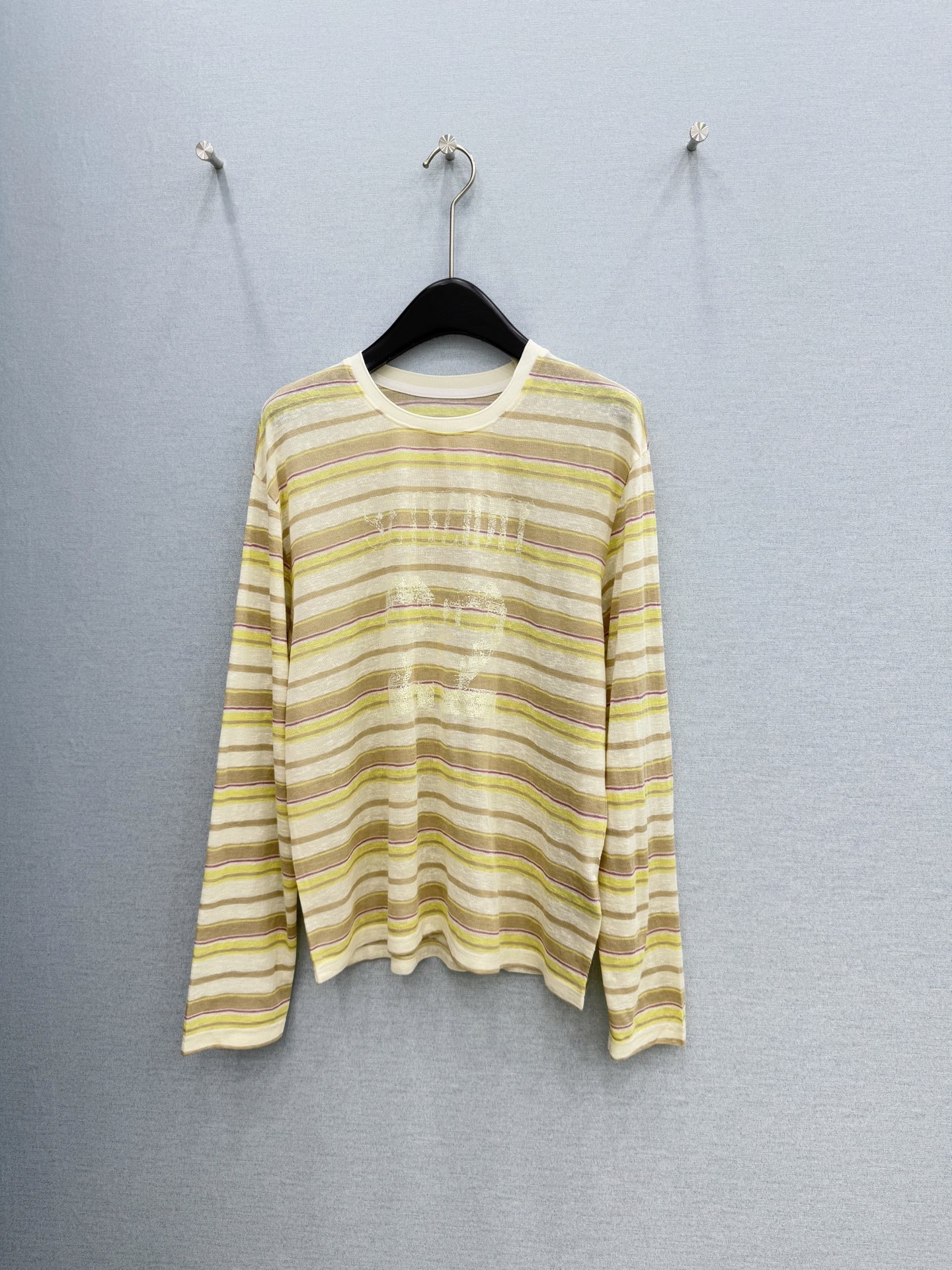 🛒𝐍𝐄𝐖 · 𝟐𝟎𝟐6/爆款现货【春夏上新】 设计师小众｜2026新款印花条纹防晒长袖T恤高订面料，百搭