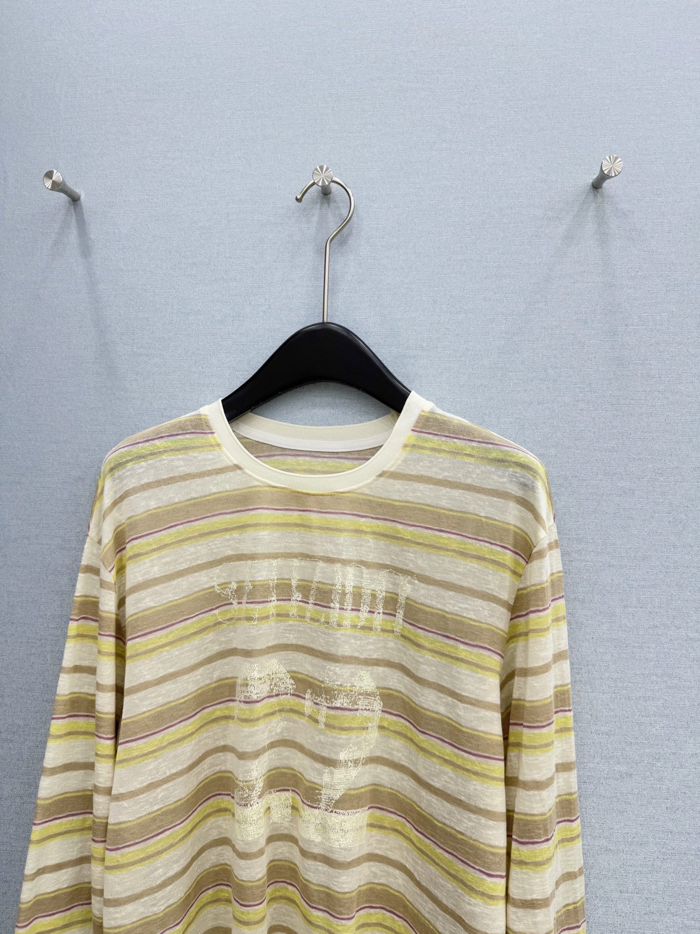 🛒𝐍𝐄𝐖 · 𝟐𝟎𝟐6/爆款现货【春夏上新】 设计师小众｜2026新款印花条纹防晒长袖T恤高订面料，百搭