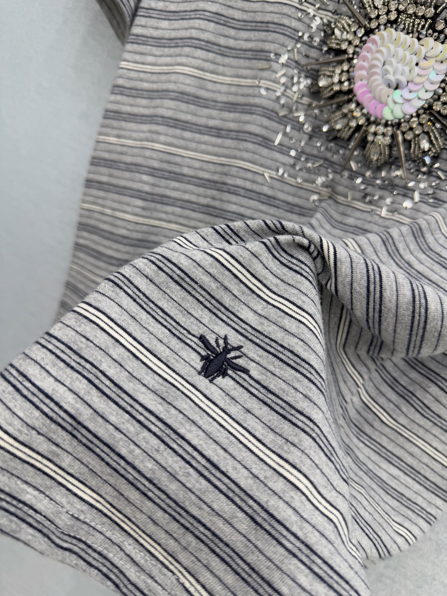 🛒𝐍𝐄𝐖 · 𝟐𝟎𝟐6/爆款现货原单品质 小众*｜精致订珠短袖T恤高订面料 亲肤透气舒适标志性字母图案低