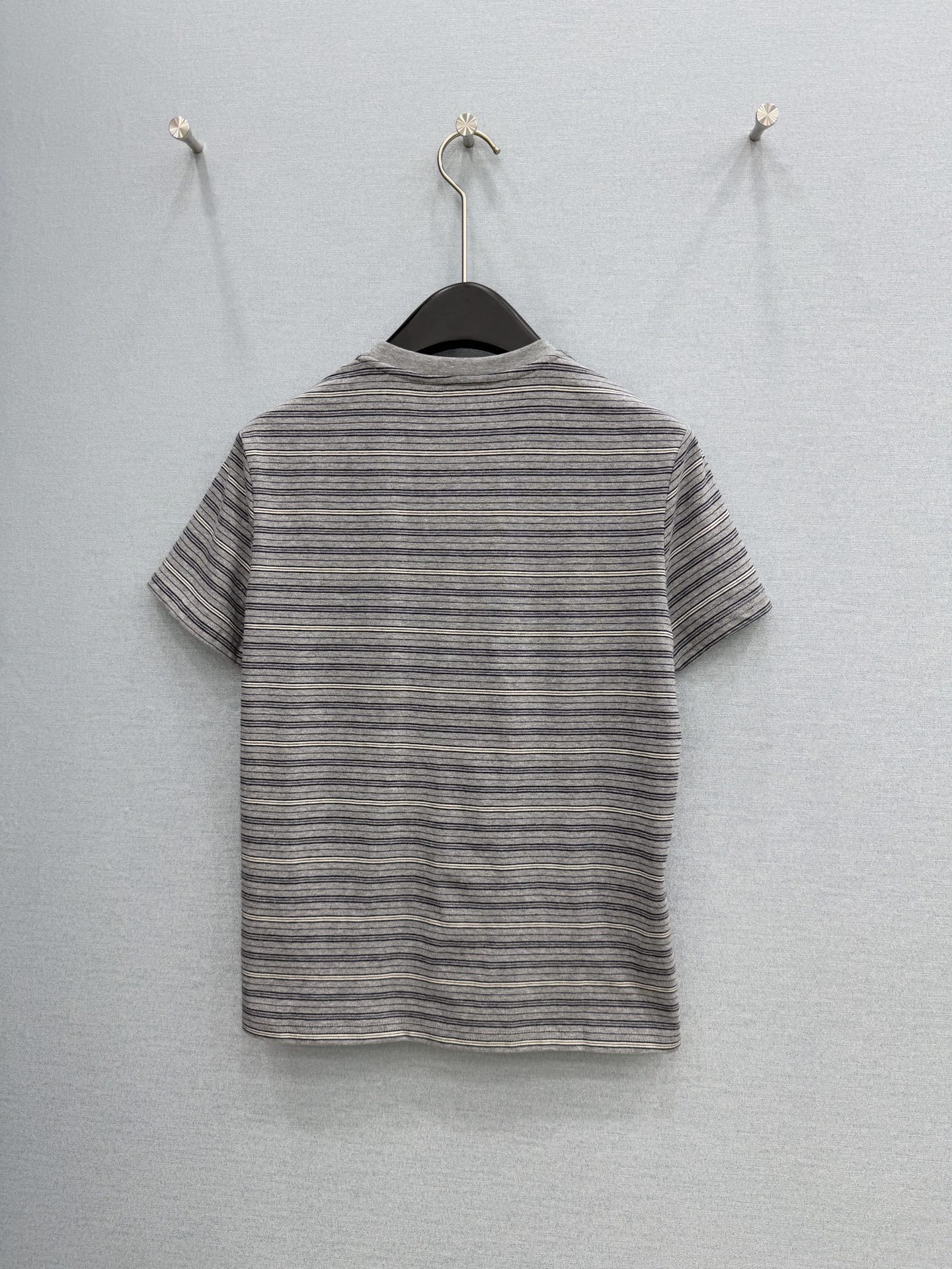 🛒𝐍𝐄𝐖 · 𝟐𝟎𝟐6/爆款现货原单品质 小众*｜精致订珠短袖T恤高订面料 亲肤透气舒适标志性字母图案低