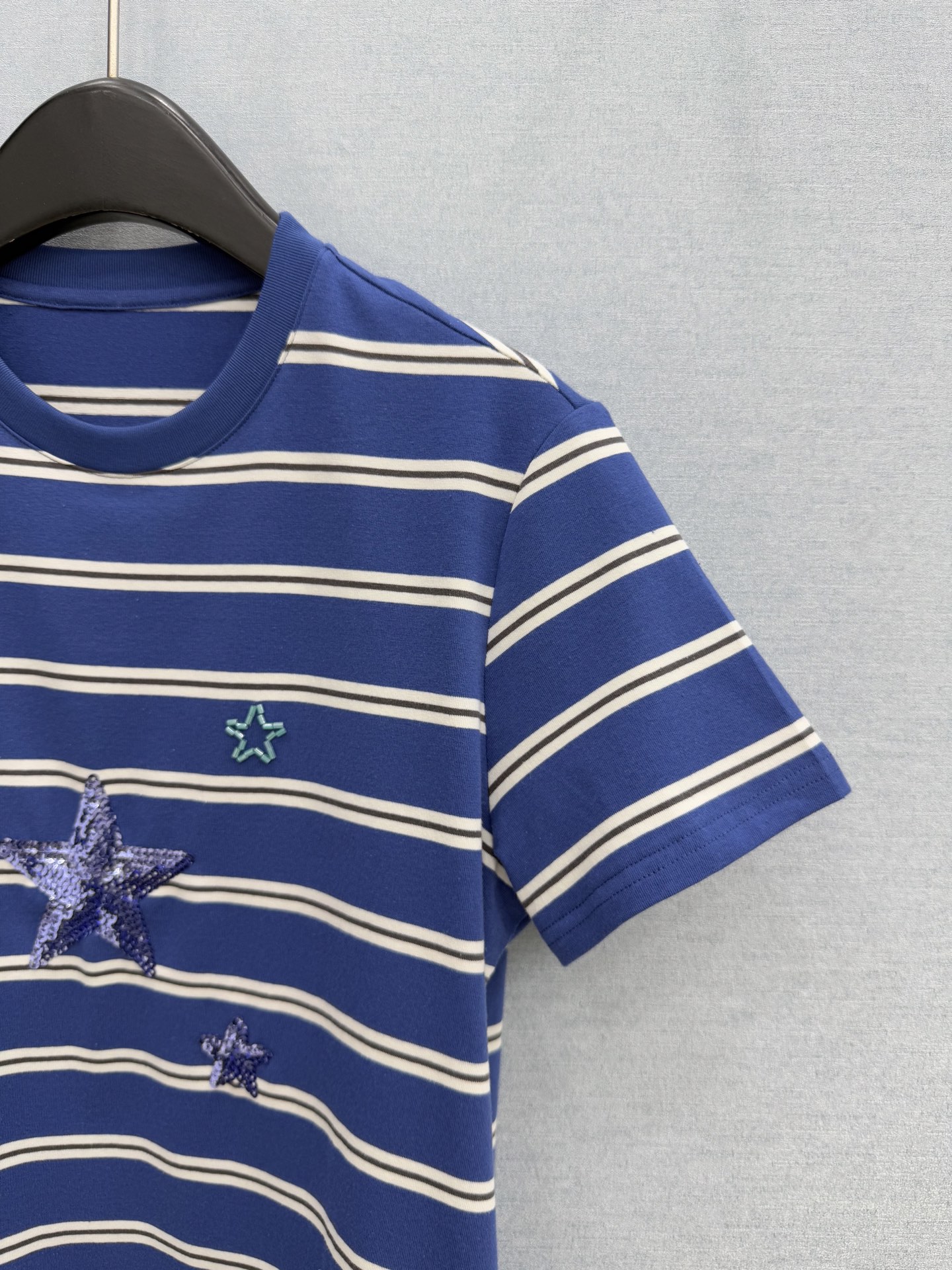 🛒𝐍𝐄𝐖 · 𝟐𝟎𝟐6/爆款现货原单品质 小众*｜精致订珠短袖T恤高订面料 亲肤透气舒适标志性字母图案低