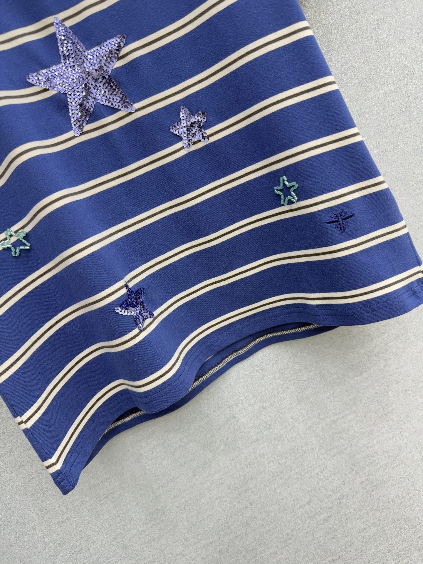 🛒𝐍𝐄𝐖 · 𝟐𝟎𝟐6/爆款现货原单品质 小众*｜精致订珠短袖T恤高订面料 亲肤透气舒适标志性字母图案低