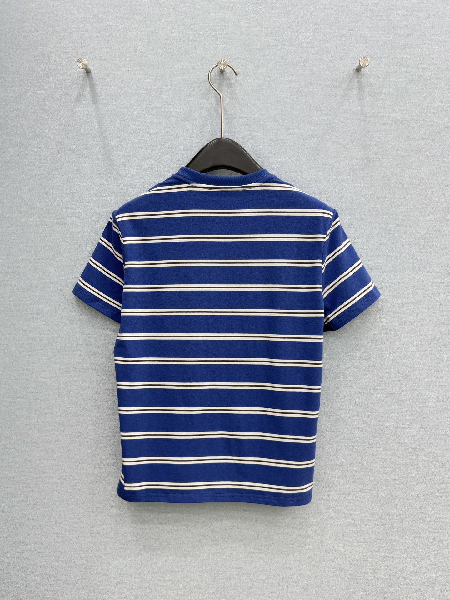 🛒𝐍𝐄𝐖 · 𝟐𝟎𝟐6/爆款现货原单品质 小众*｜精致订珠短袖T恤高订面料 亲肤透气舒适标志性字母图案低