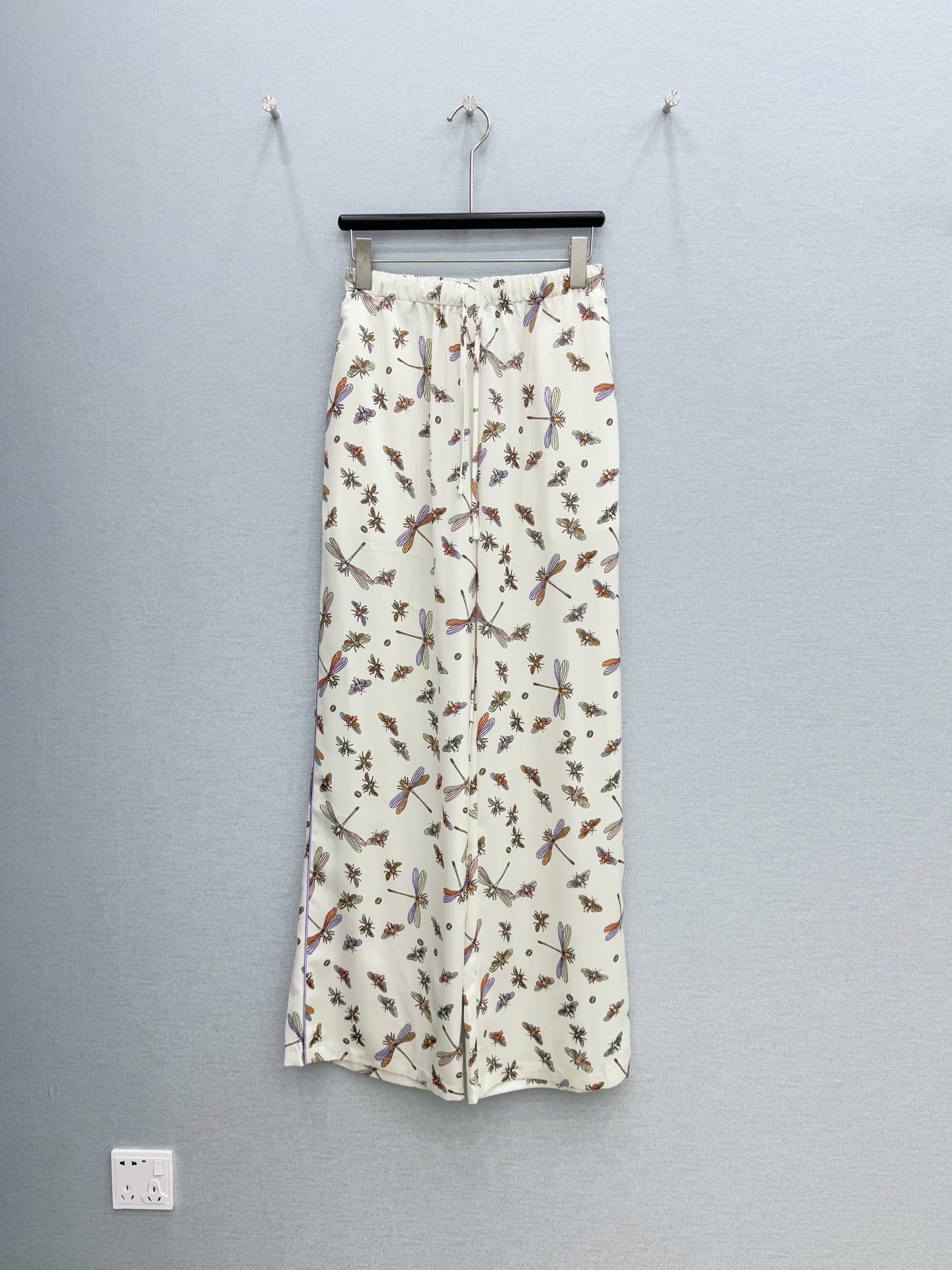 🛒𝐍𝐄𝐖 · 𝟐𝟎𝟐6/爆款现货原创 设计师｜26新款抽绳印花休闲裤颜色百搭高级 定制面料尽显高级随意感