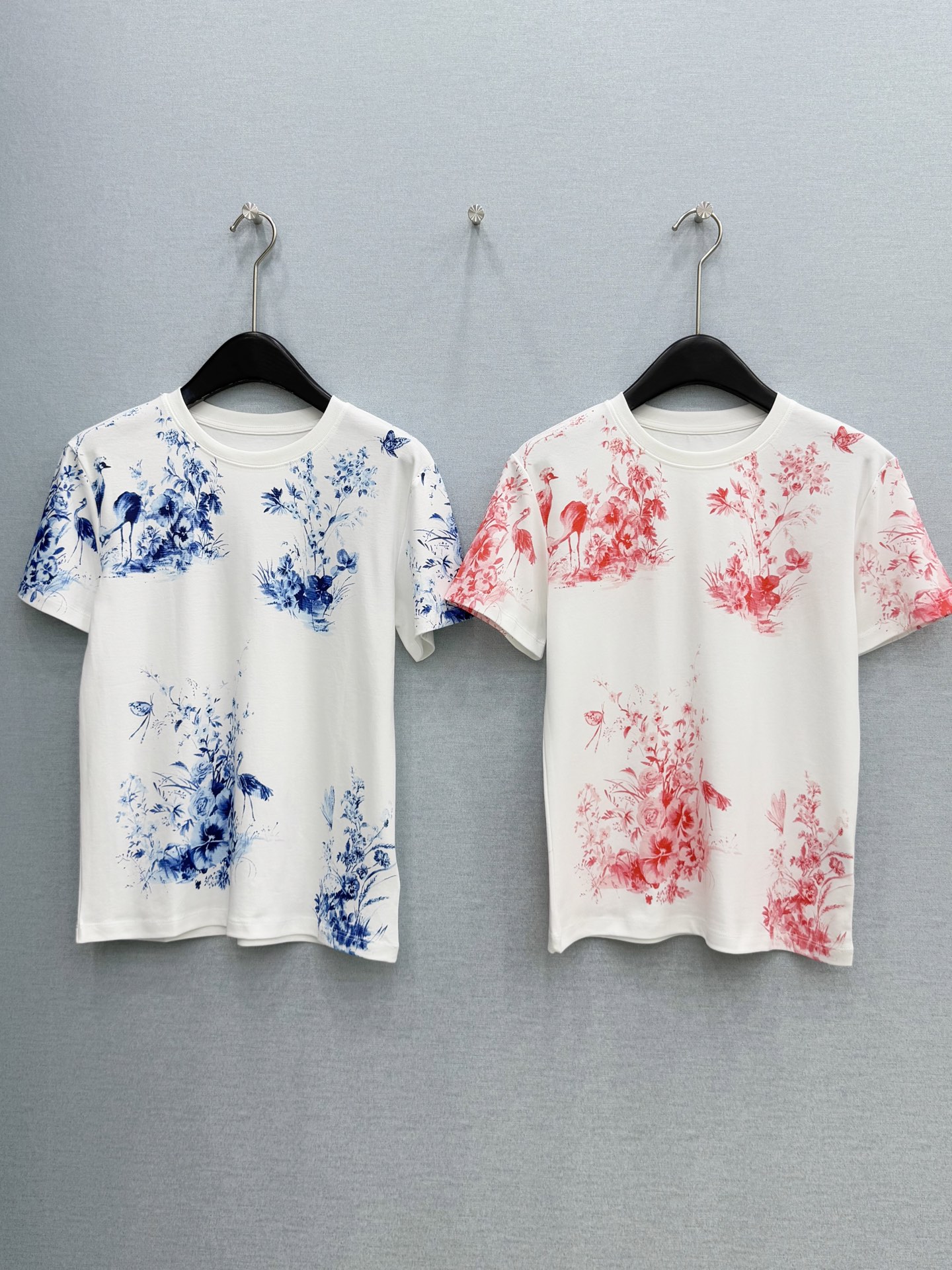 🛒𝐍𝐄𝐖 · 𝟐𝟎𝟐6/爆款现货原单品质 Dio*｜26新品满印短袖T恤精致版型上身巨显瘦！定制最新工艺