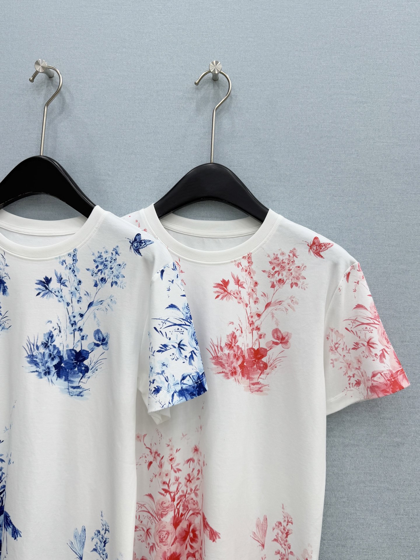 🛒𝐍𝐄𝐖 · 𝟐𝟎𝟐6/爆款现货原单品质 Dio*｜26新品满印短袖T恤精致版型上身巨显瘦！定制最新工艺