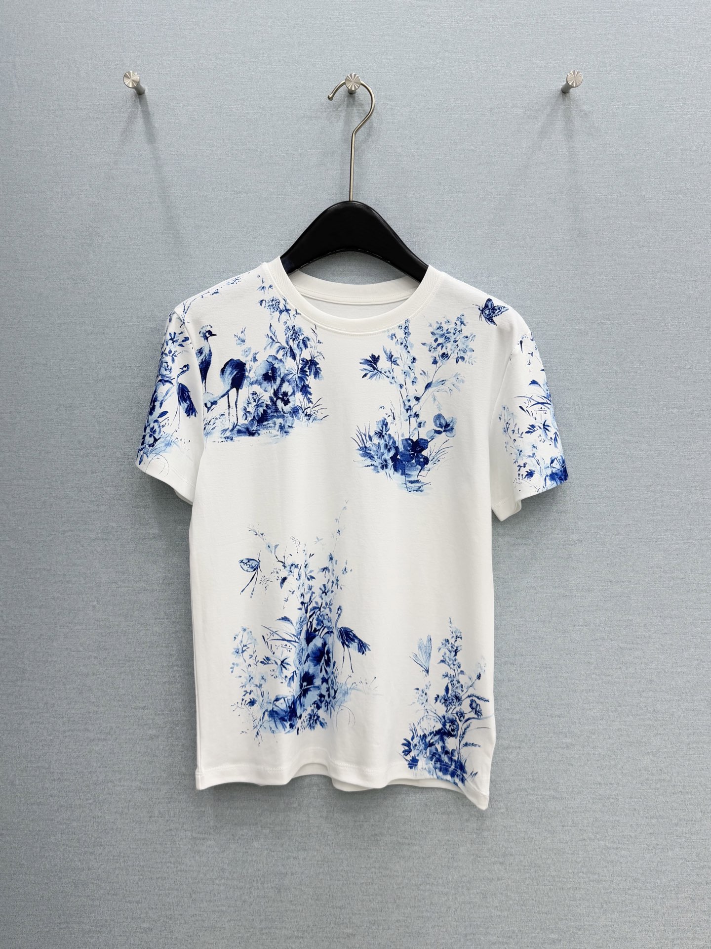 🛒𝐍𝐄𝐖 · 𝟐𝟎𝟐6/爆款现货原单品质 Dio*｜26新品满印短袖T恤精致版型上身巨显瘦！定制最新工艺