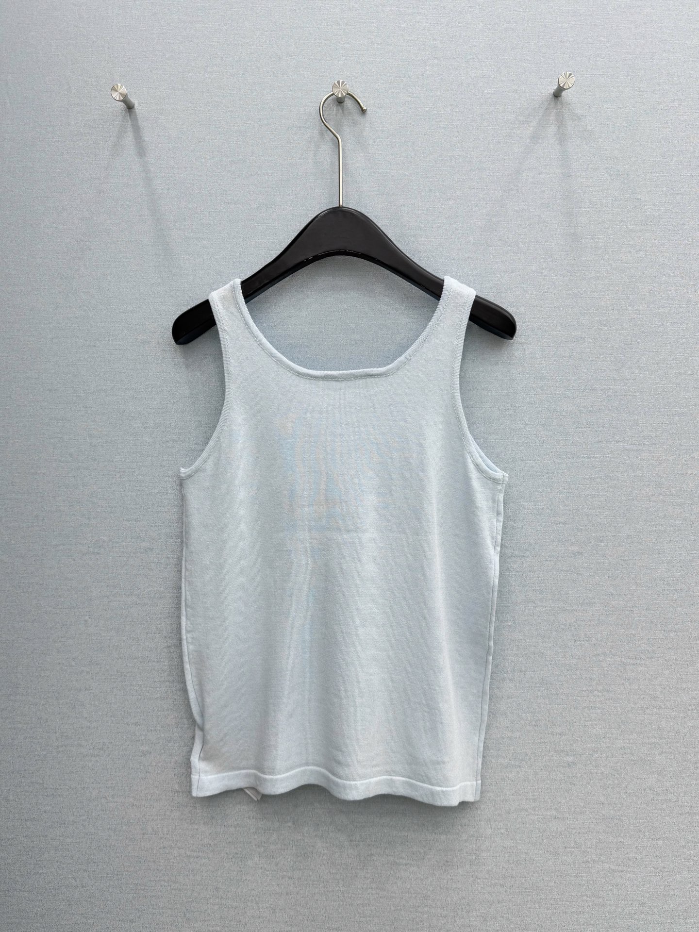 🛒𝐍𝐄𝐖 · 𝟐𝟎𝟐6/爆款现货设计师 原创｜2026新款重工订珠针织背心千金风穿搭订制纽扣 手工订珠设