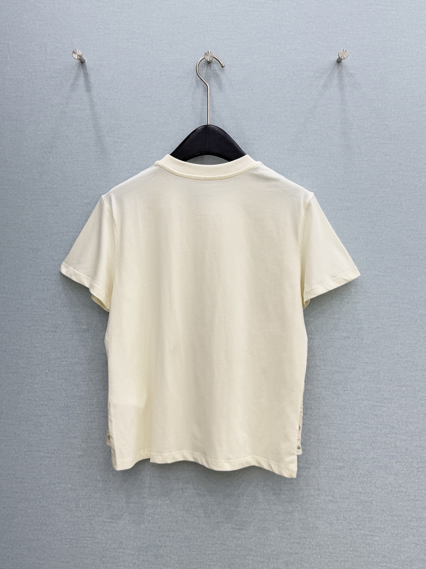 🛒𝐍𝐄𝐖 · 𝟐𝟎𝟐6/爆款现货【原版订制】Mon*｜26新品重工圆领水溶拼接绣花短袖T恤精致假两件视觉
