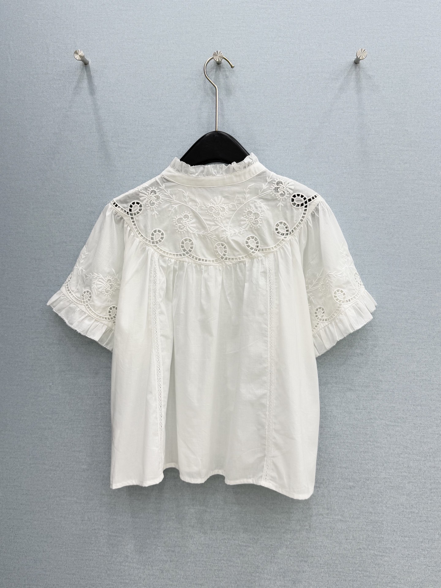 🛒𝐍𝐄𝐖 · 𝟐𝟎𝟐6/爆款现货原单品质 小众*｜2026新品镂空刺绣衬衫精致版型，高级肌理细腻 极简主
