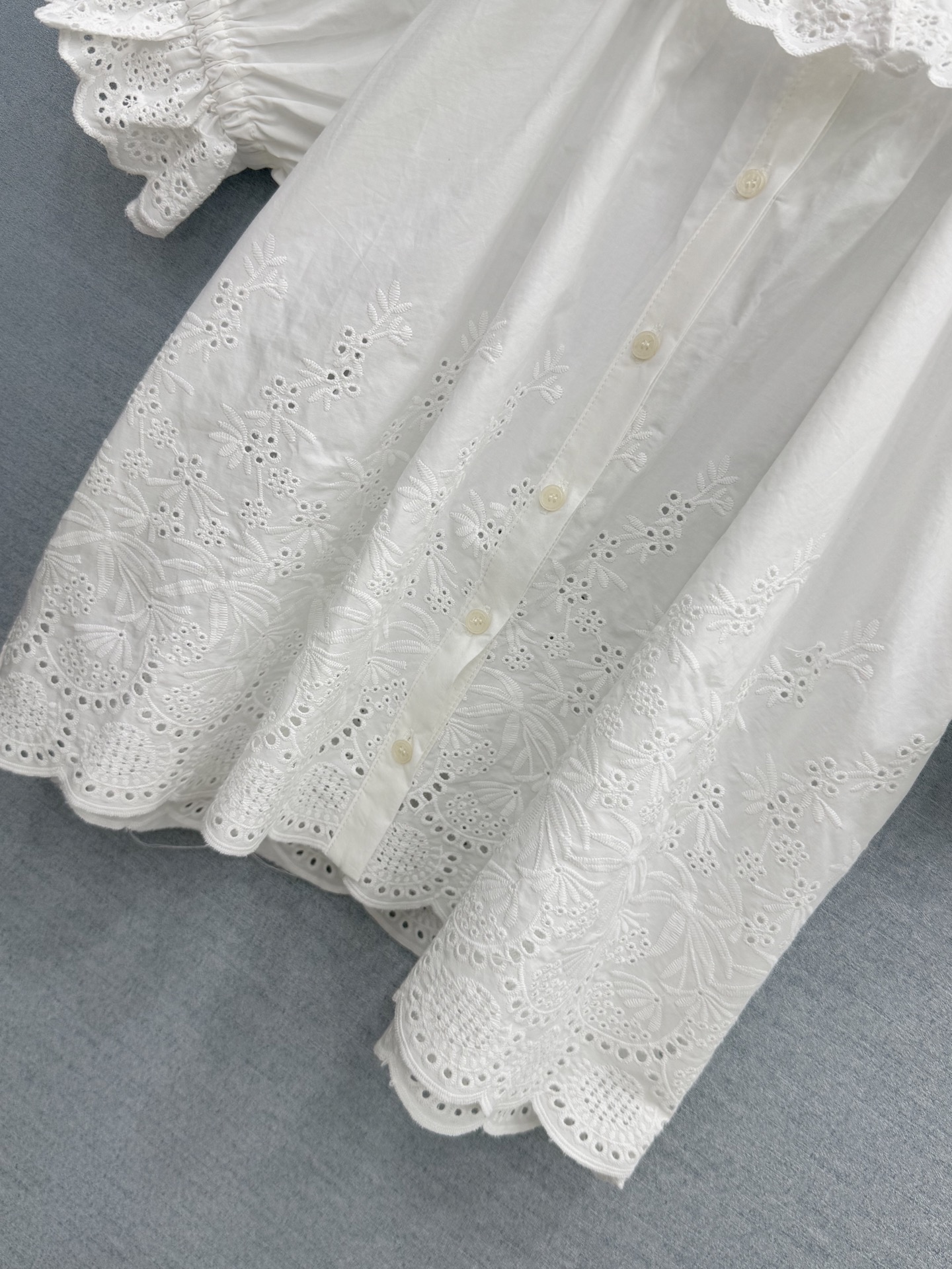 🛒𝐍𝐄𝐖 · 𝟐𝟎𝟐6/爆款现货原单品质 小众*｜2026新品花边刺绣衬衫精致版型，高级肌理细腻 极简主