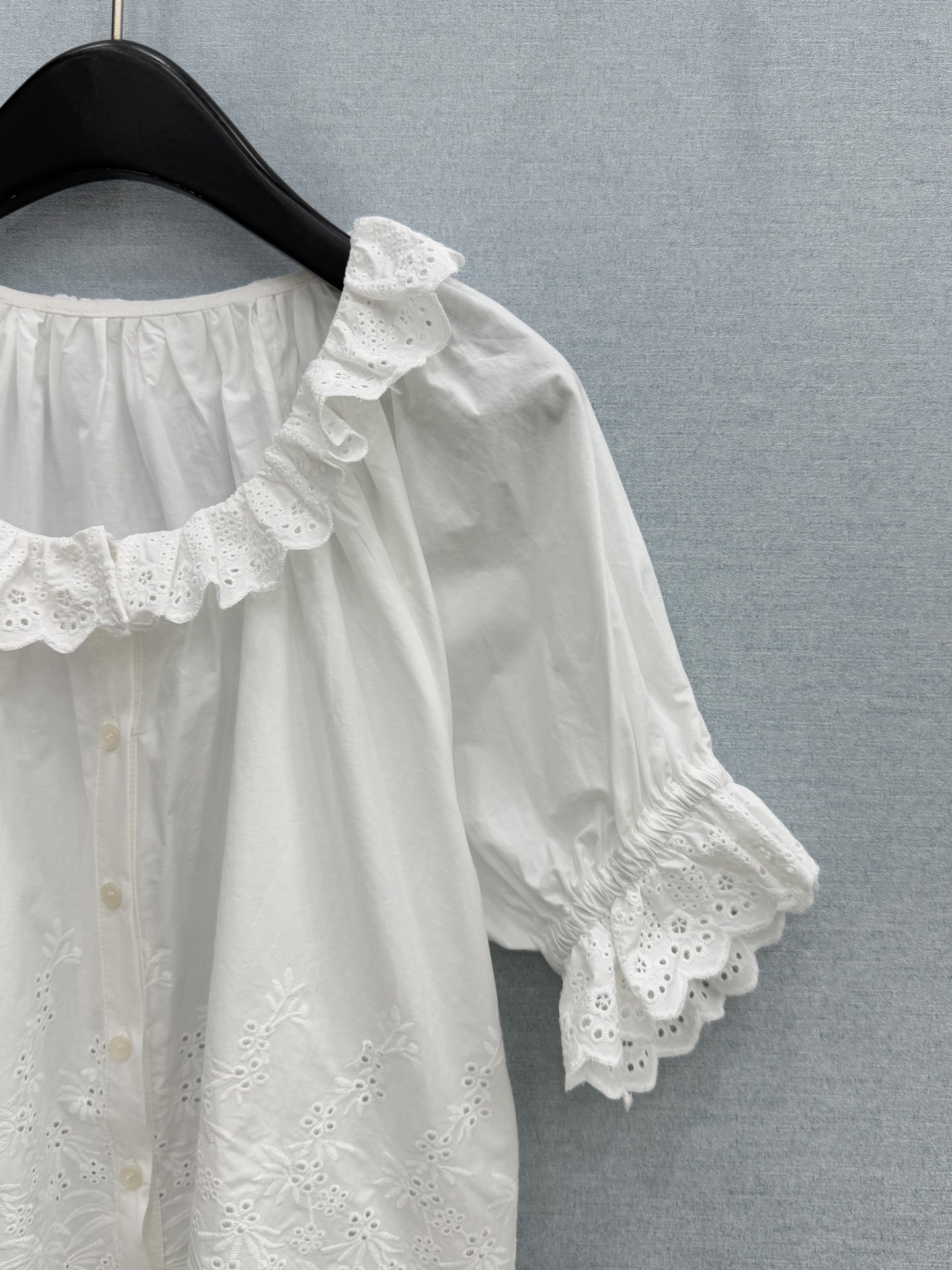 🛒𝐍𝐄𝐖 · 𝟐𝟎𝟐6/爆款现货原单品质 小众*｜2026新品花边刺绣衬衫精致版型，高级肌理细腻 极简主
