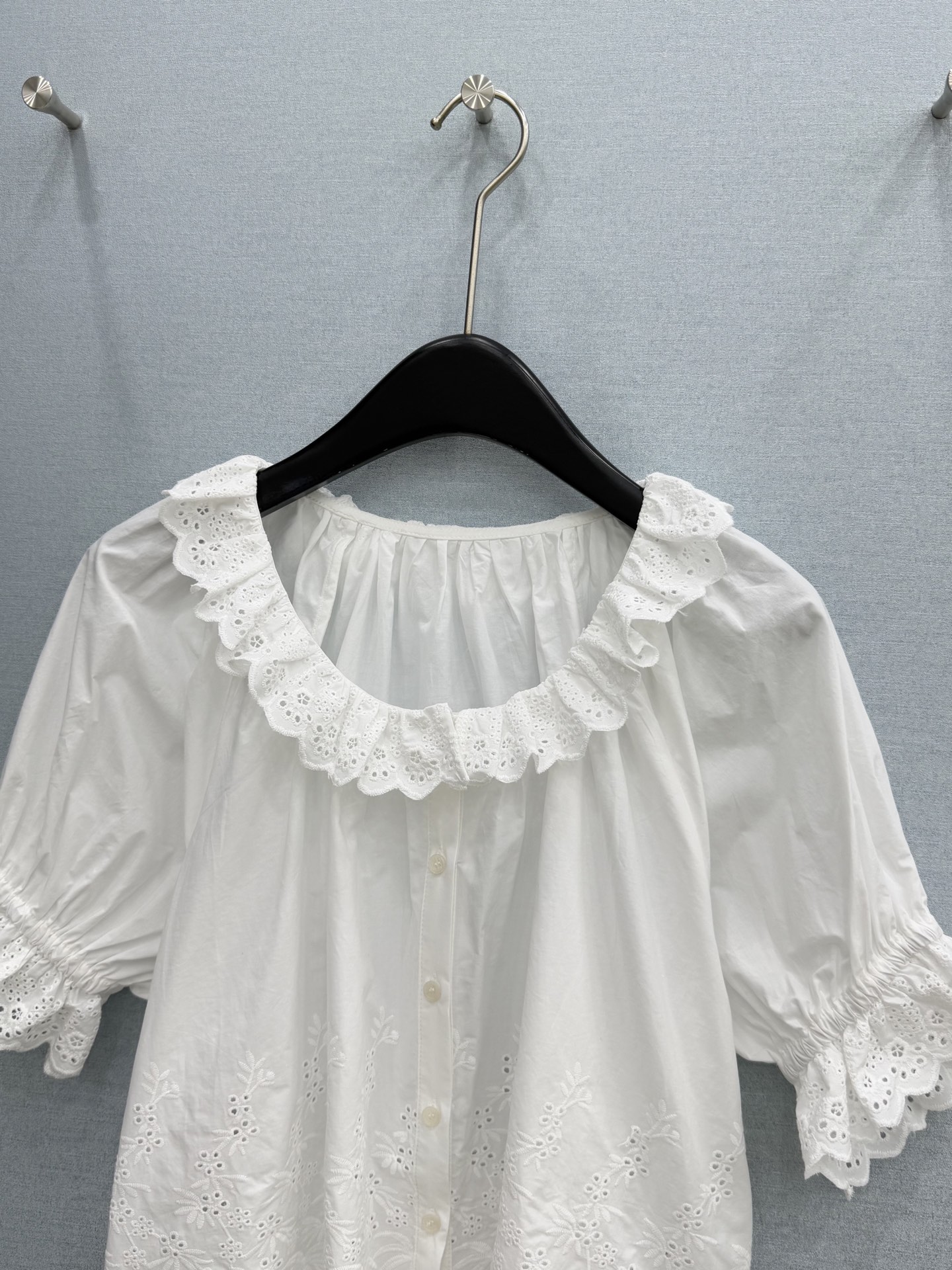 🛒𝐍𝐄𝐖 · 𝟐𝟎𝟐6/爆款现货原单品质 小众*｜2026新品花边刺绣衬衫精致版型，高级肌理细腻 极简主