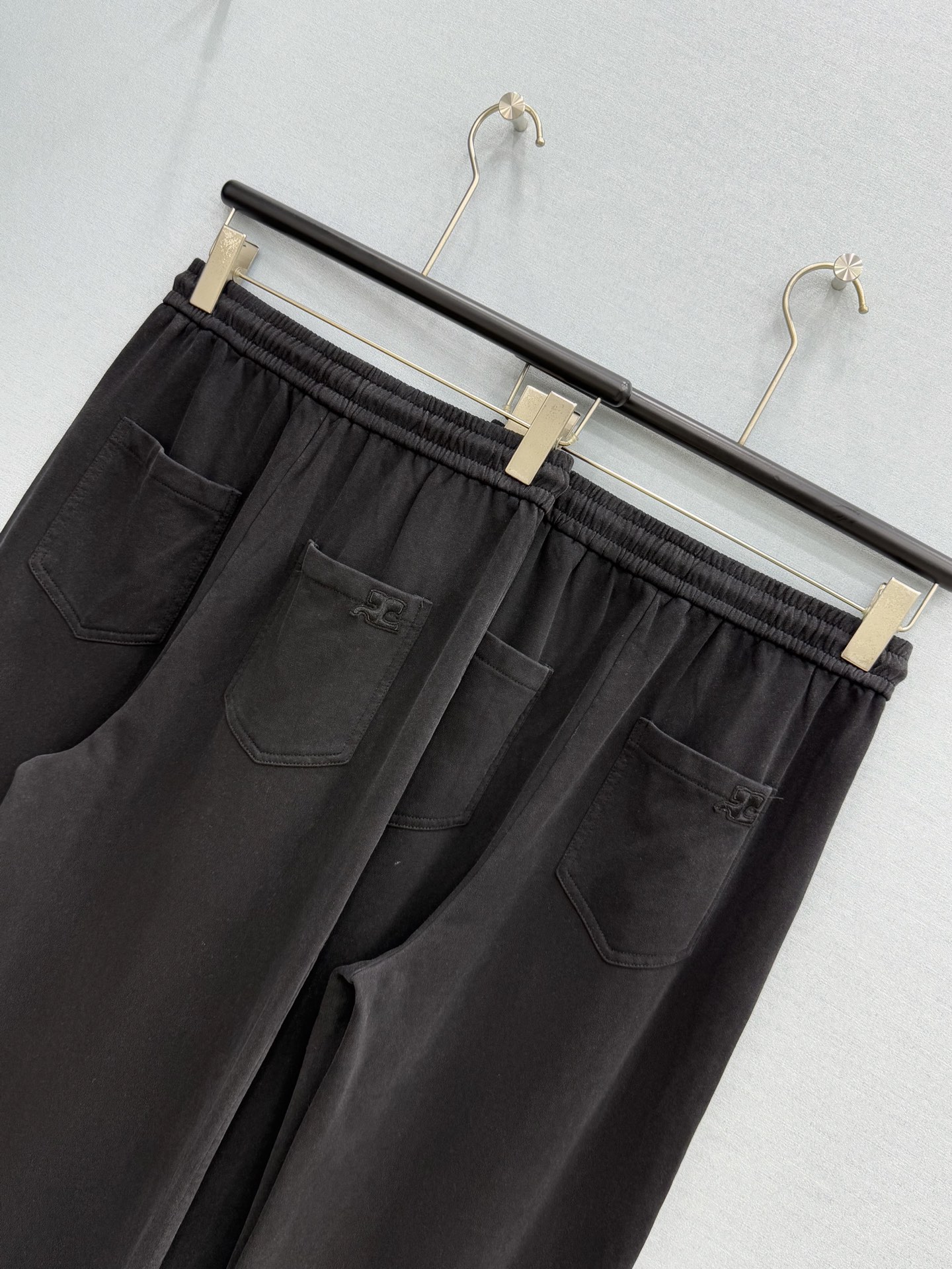 🛒𝐍𝐄𝐖 · 𝟐𝟎𝟐5/爆款现货设计师 原创｜松紧腰抽绳运动休闲裤定制面料，日常穿搭 高级的调调又A又飒