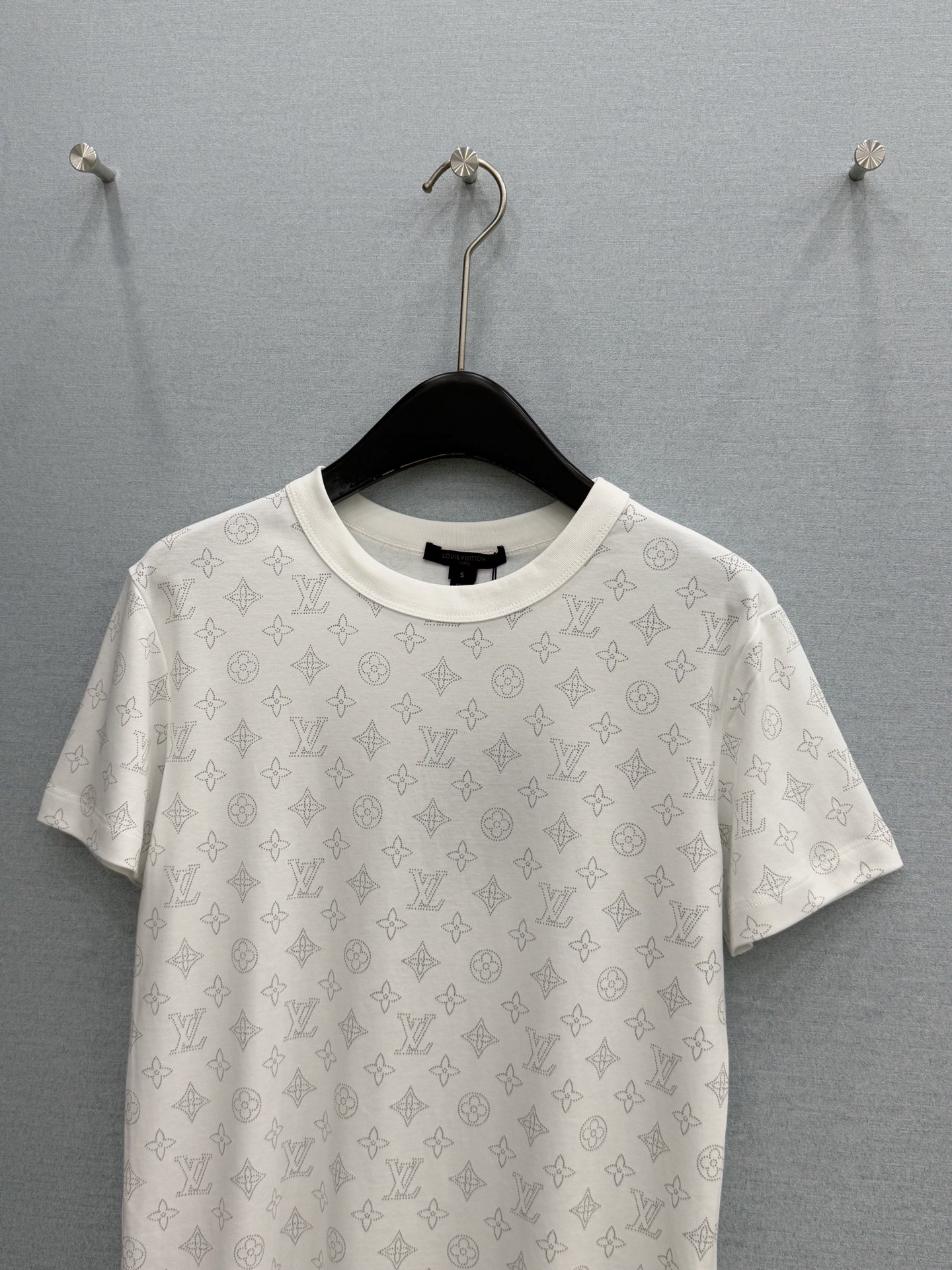 🛒𝐍𝐄𝐖 · 𝟐𝟎𝟐6/爆款现货原单品质 Lou *｜精致印花短袖T恤高订面料 亲肤透气舒适标志性字母图