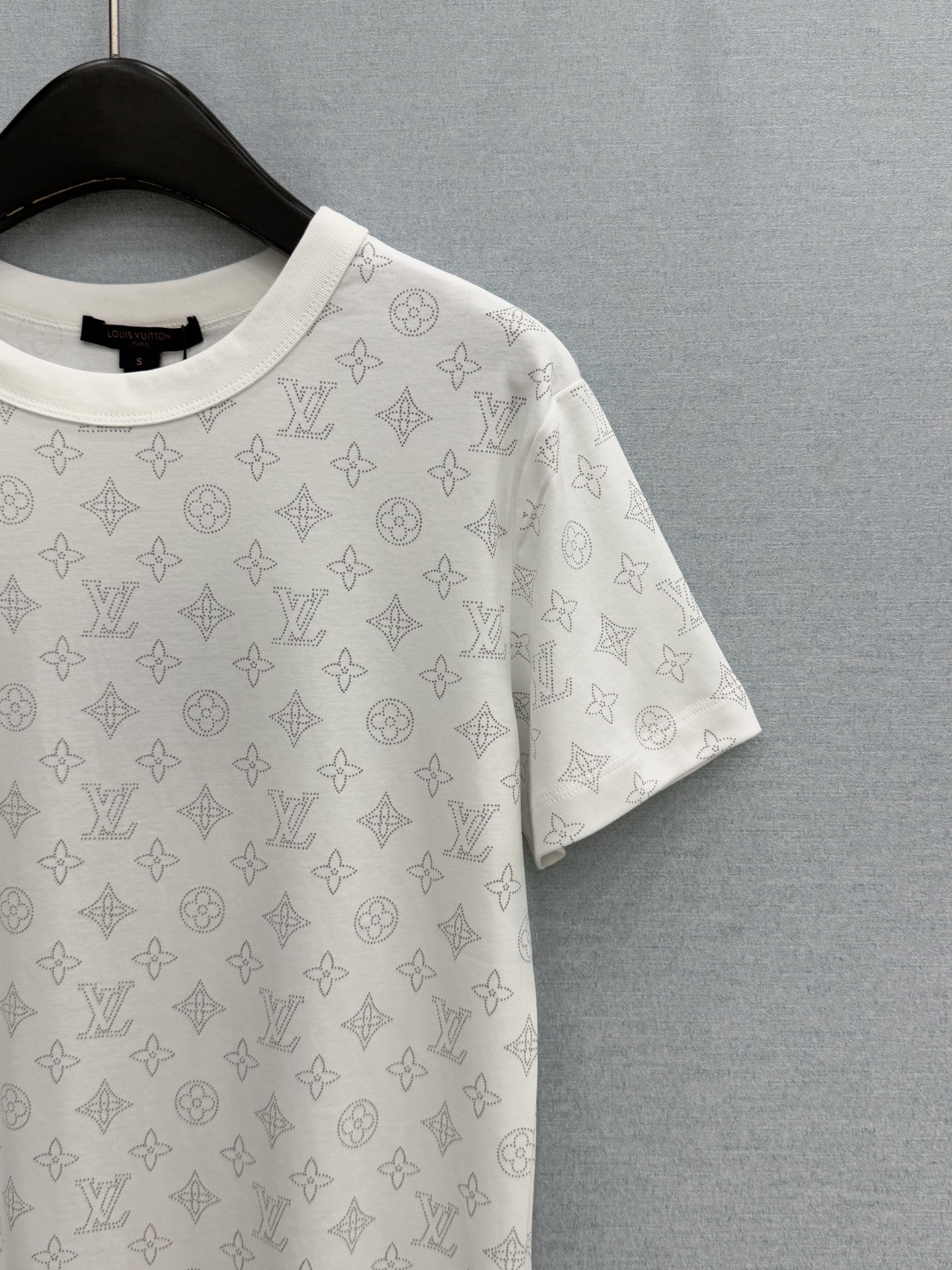 🛒𝐍𝐄𝐖 · 𝟐𝟎𝟐6/爆款现货原单品质 Lou *｜精致印花短袖T恤高订面料 亲肤透气舒适标志性字母图