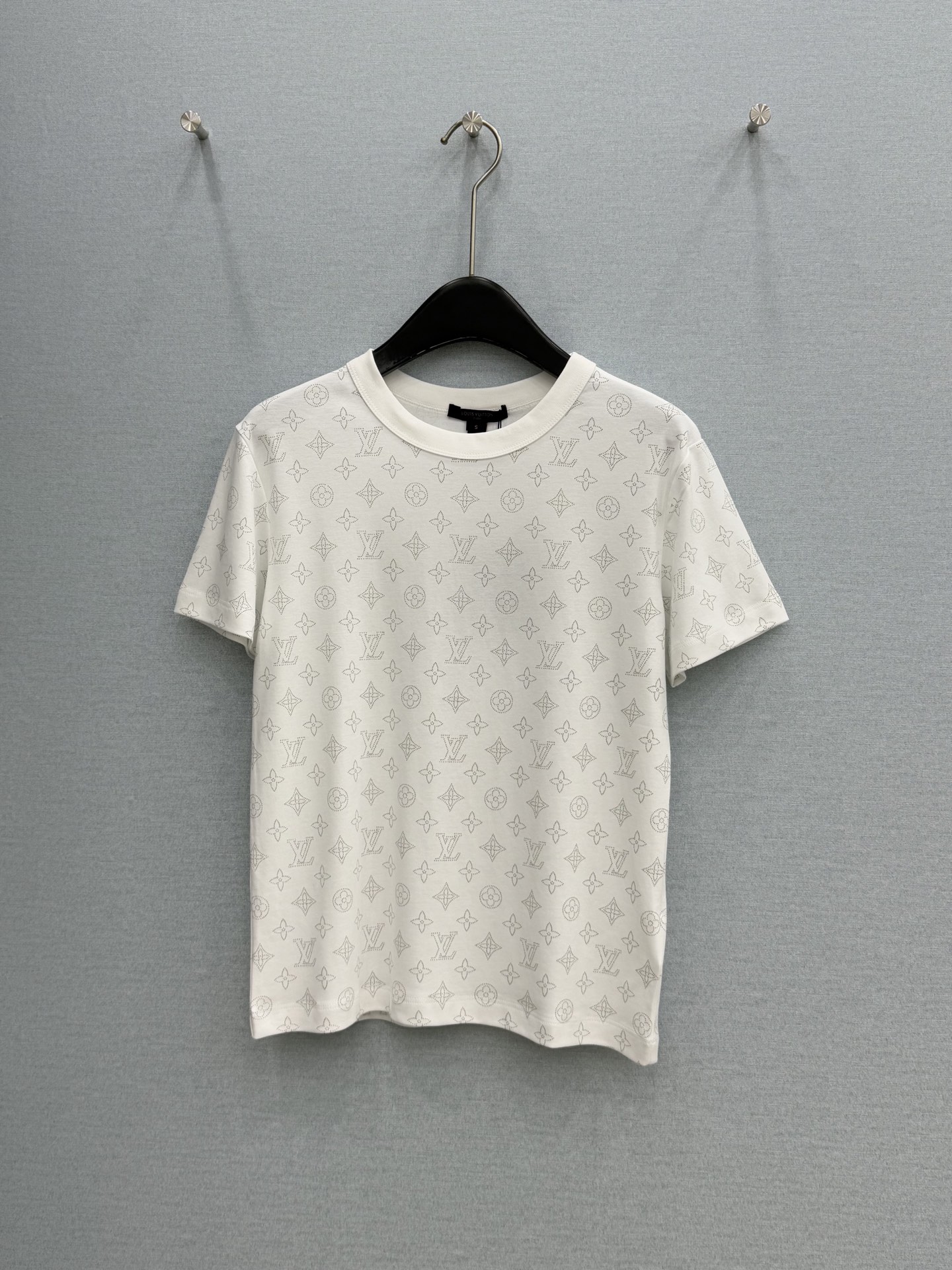 🛒𝐍𝐄𝐖 · 𝟐𝟎𝟐6/爆款现货原单品质 Lou *｜精致印花短袖T恤高订面料 亲肤透气舒适标志性字母图