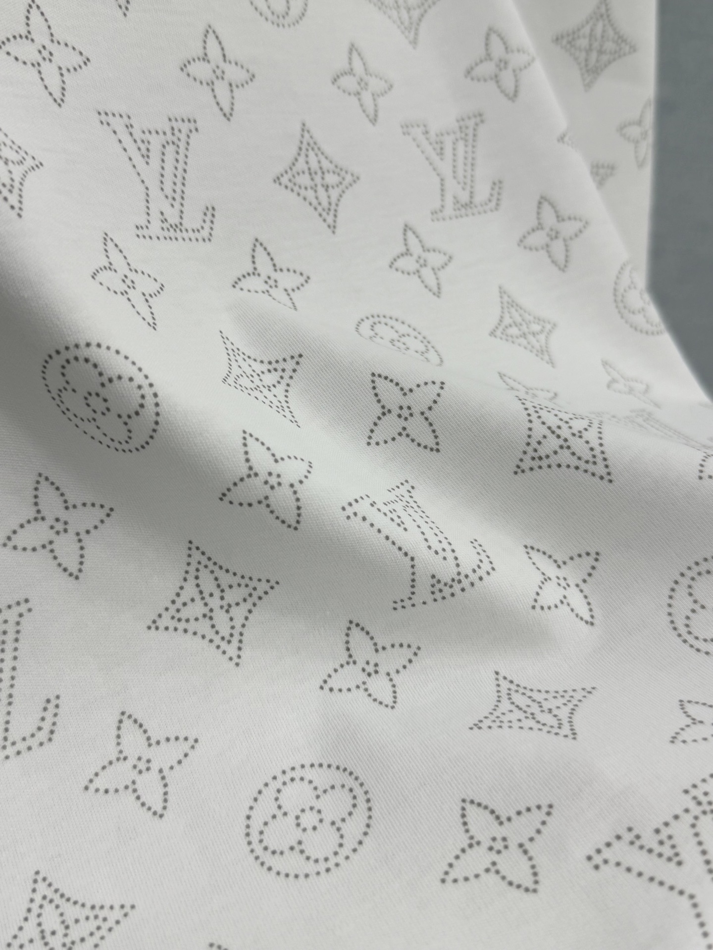 🛒𝐍𝐄𝐖 · 𝟐𝟎𝟐6/爆款现货原单品质 Lou *｜精致印花短袖T恤高订面料 亲肤透气舒适标志性字母图