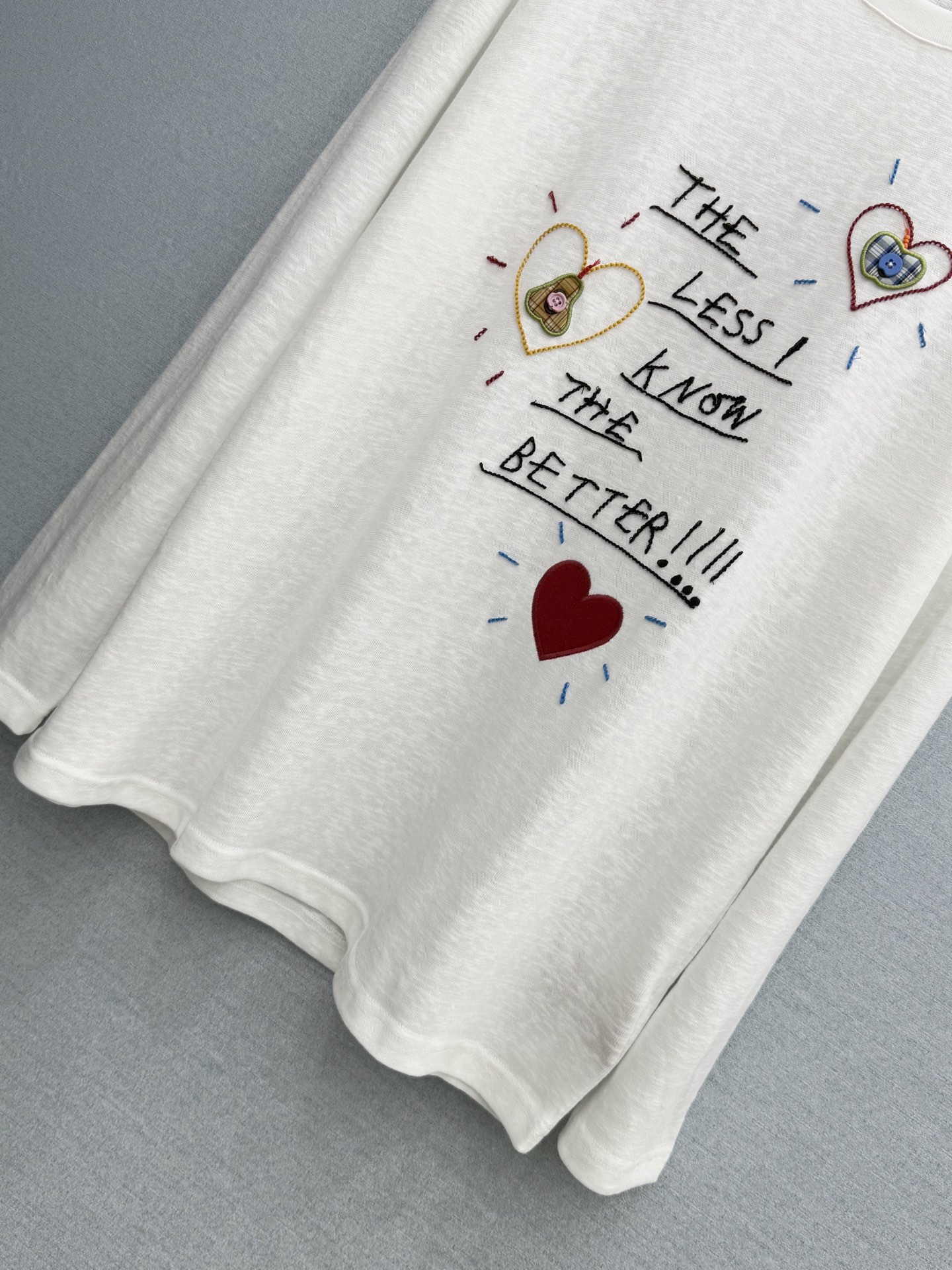 🛒𝐍𝐄𝐖 · 𝟐𝟎𝟐6/爆款现货【春夏上新】 设计师小众｜2026新款印花刺绣防晒长袖T恤高订面料，百搭