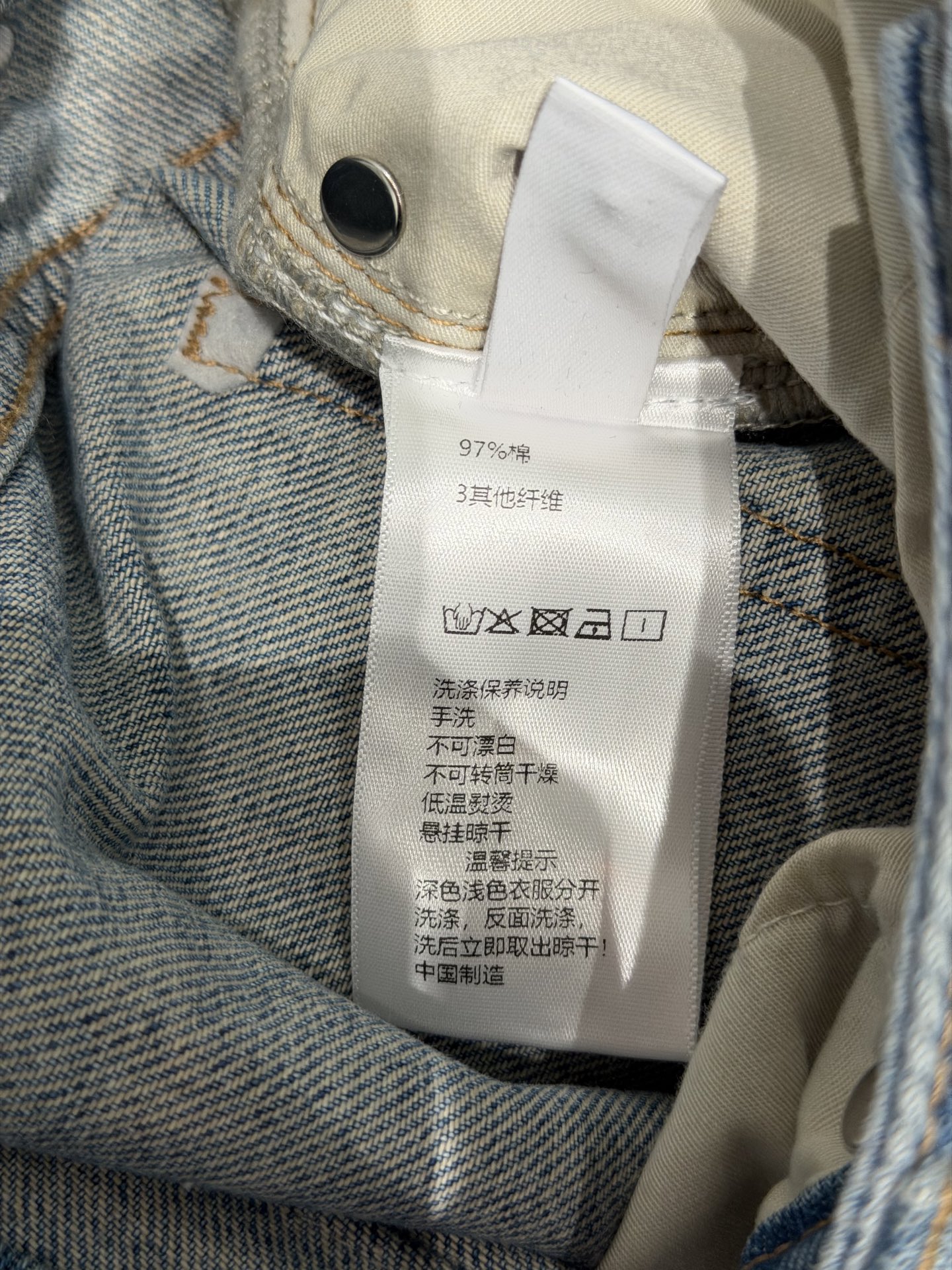 🛒𝐍𝐄𝐖 · 𝟐𝟎𝟐6/爆款现货设计师 原创｜双C流苏破洞牛仔中裤 闭眼入的单品 随便一搭都气质感爆棚 