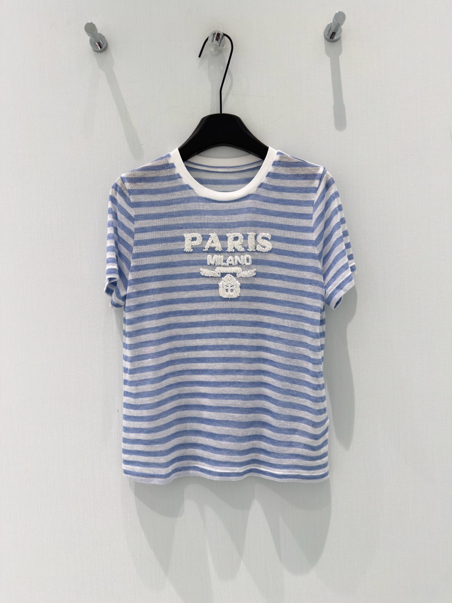 🛒𝐍𝐄𝐖 · 𝟐𝟎𝟐6/爆款现货【春夏上新】 设计师小众｜2026新款立体刺绣条纹短袖T恤来赛尔面料，百