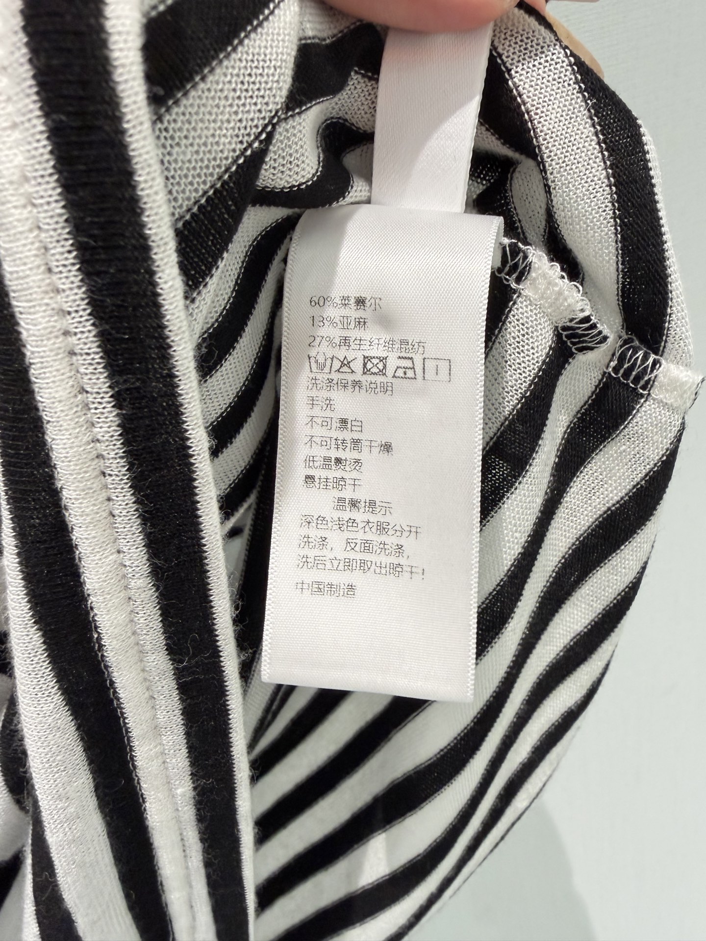 🛒𝐍𝐄𝐖 · 𝟐𝟎𝟐6/爆款现货【春夏上新】 设计师小众｜2026新款立体刺绣条纹短袖T恤来赛尔面料，百