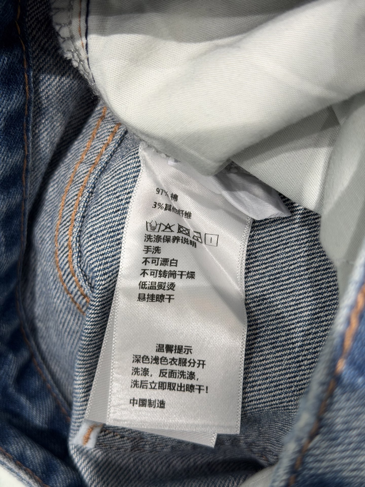 🛒𝐍𝐄𝐖 · 𝟐𝟎𝟐6/爆款现货原创 设计师｜条纹印花直筒牛仔裤采用高端定制面料，牛仔穿起来非常舒适，常