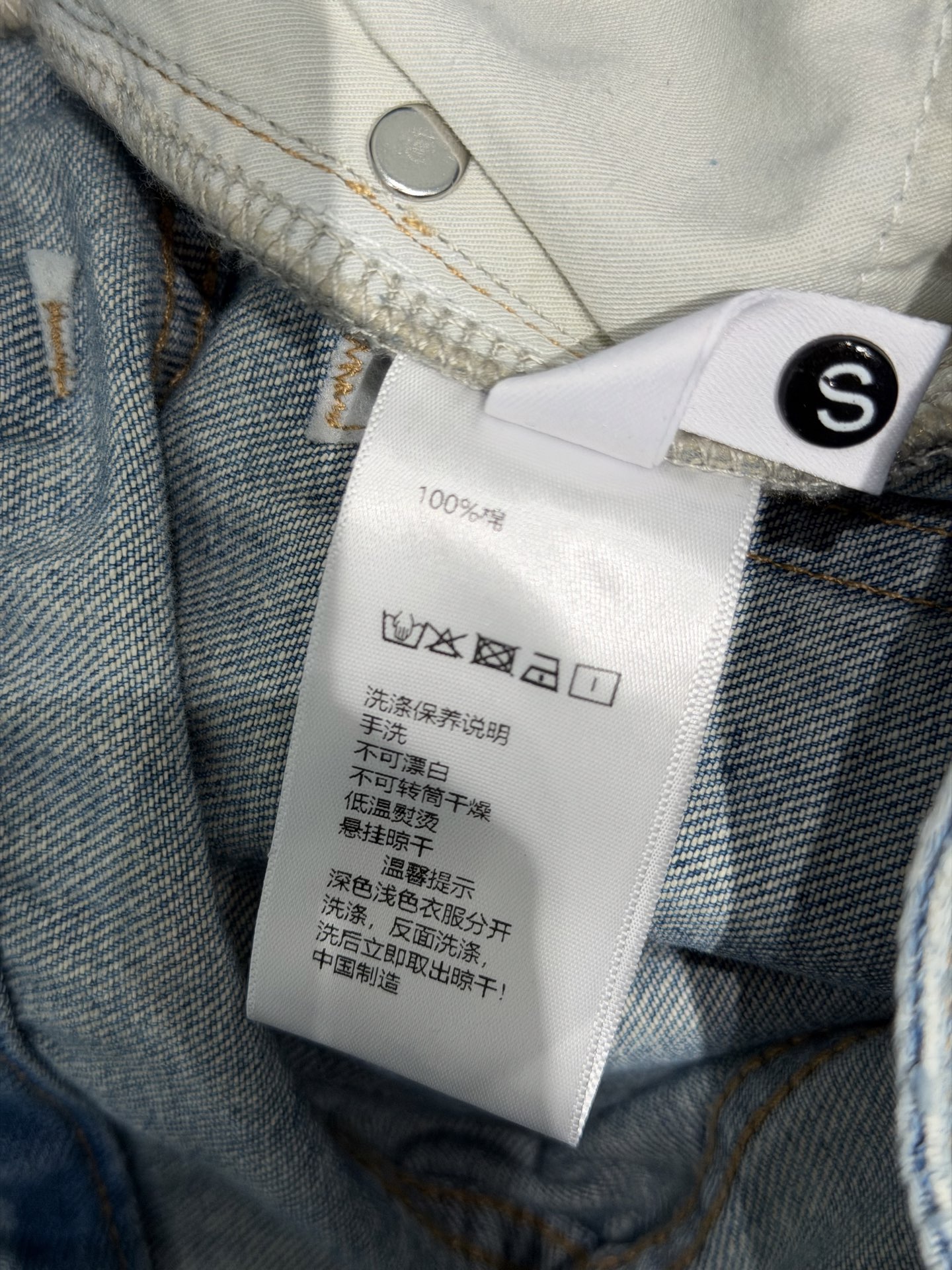 🛒𝐍𝐄𝐖 · 𝟐𝟎𝟐6/爆款现货原创 设计师｜订制丝巾腰链直筒牛仔裤采用高端定制面料，牛仔穿起来非常舒适