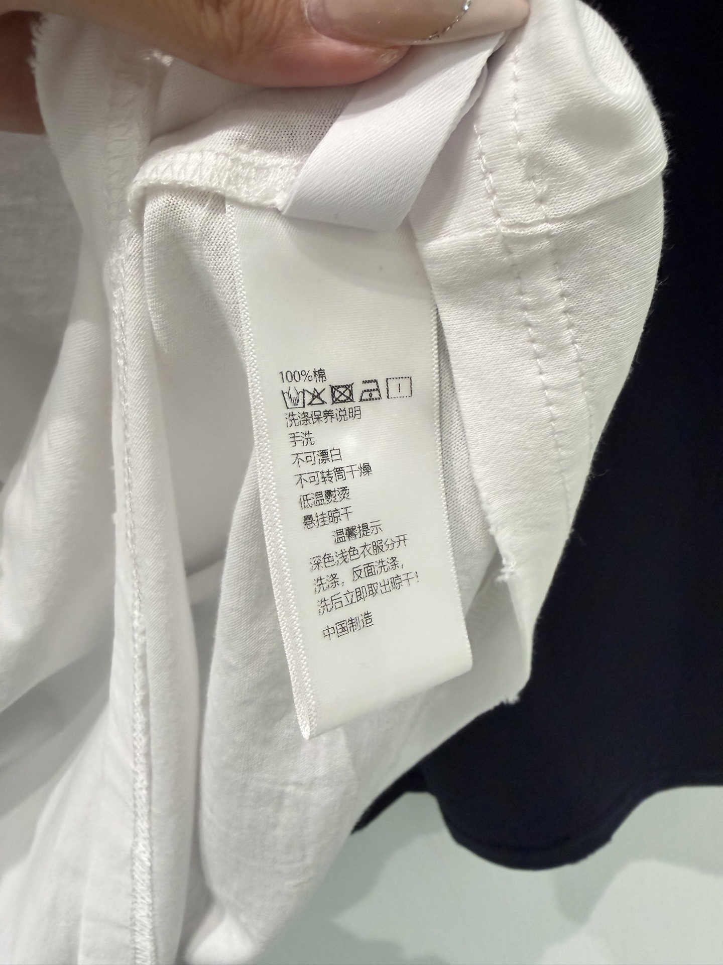 🛒𝐍𝐄𝐖 · 𝟐𝟎𝟐6/爆款现货原创 设计师｜小香风手工订钻短袖T恤高订面料 亲肤透气舒适标志性腰线 低