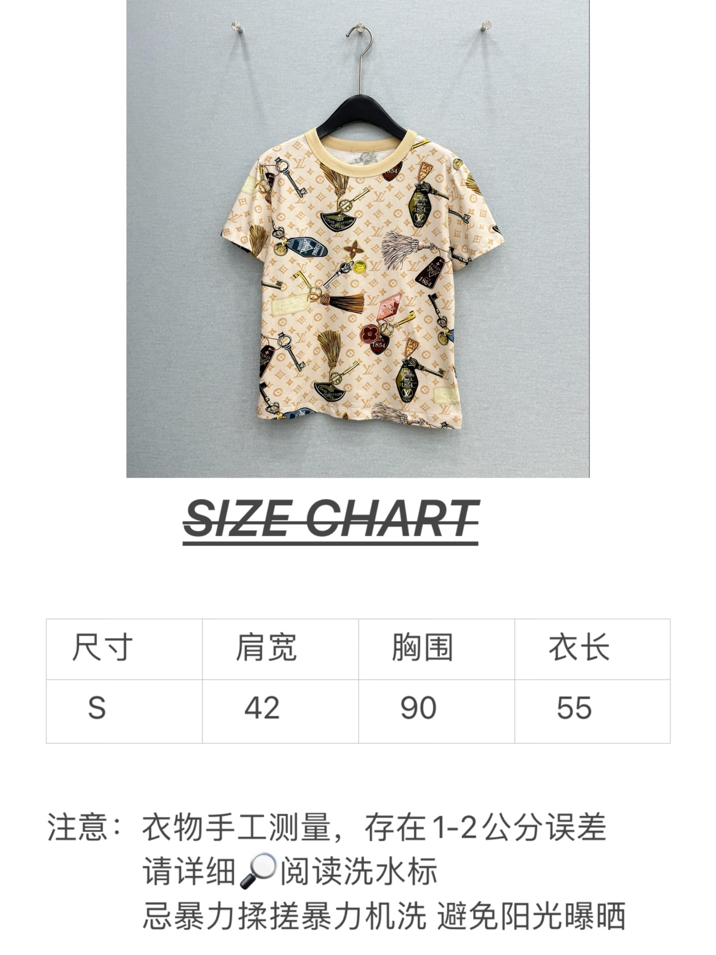 🛒𝐍𝐄𝐖 · 𝟐𝟎𝟐6/爆款现货【春夏上新】 Lou* V｜2026新款印花T恤高订面料，百搭版型 ，上