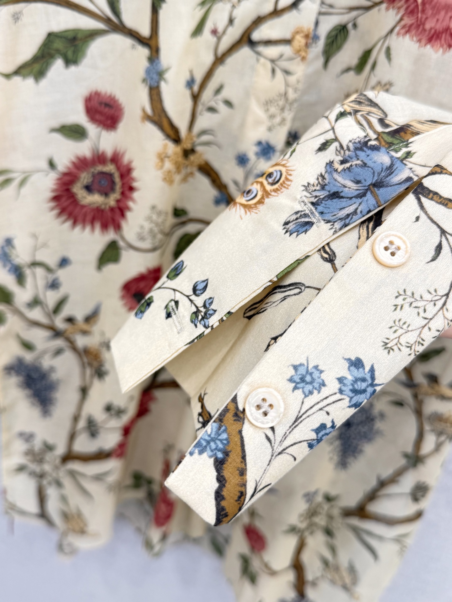 🛒𝐍𝐄𝐖 · 𝟐𝟎𝟐6/爆款现货原单品质 小众*｜2026新品翻领长款花鸟印花衬衫精致宽松版型，高级肌理