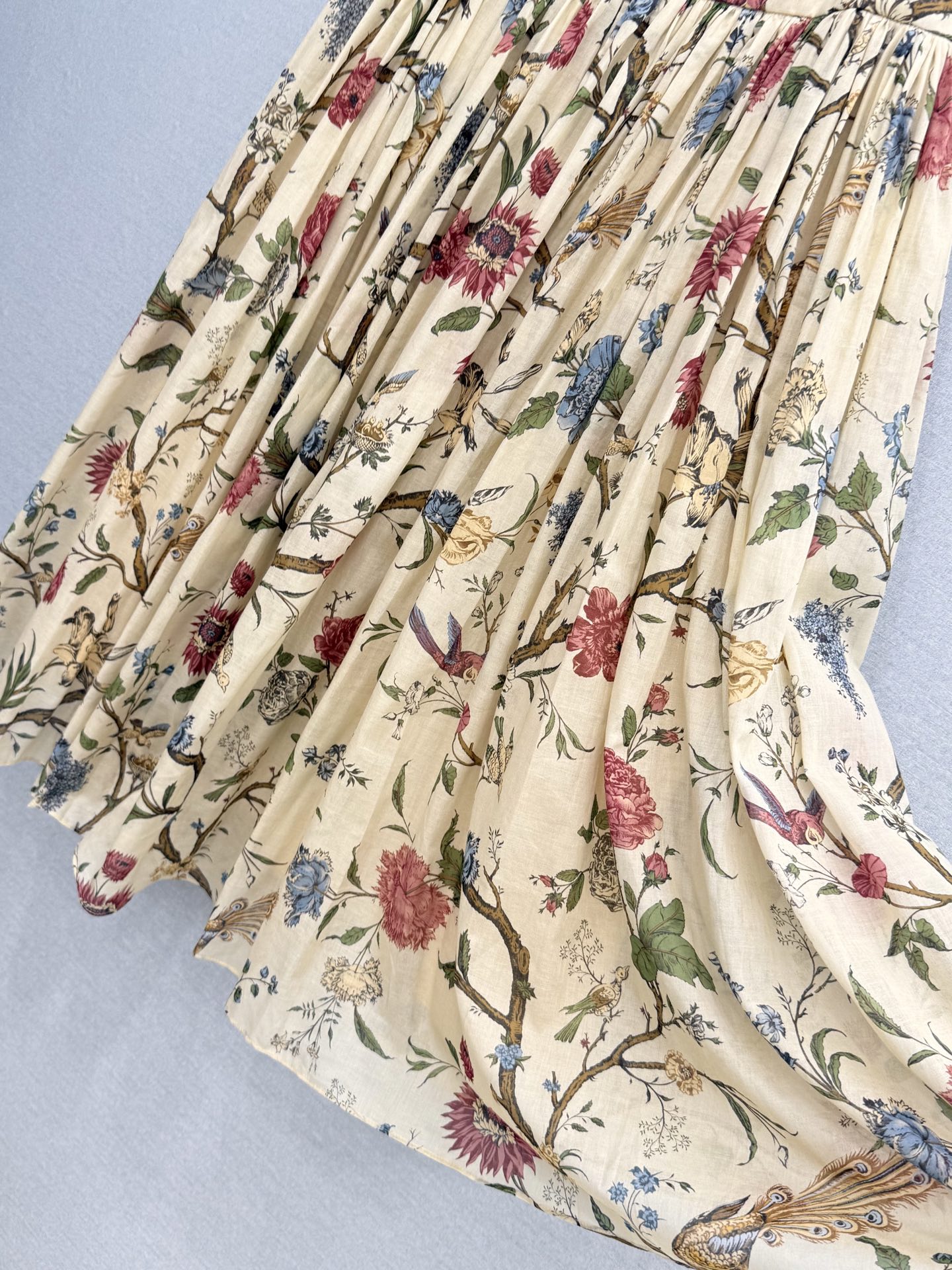 🛒𝐍𝐄𝐖 · 𝟐𝟎𝟐6/爆款现货原单品质 小众*｜2026新品翻领长款花鸟印花长半裙精致宽松版型，高级肌