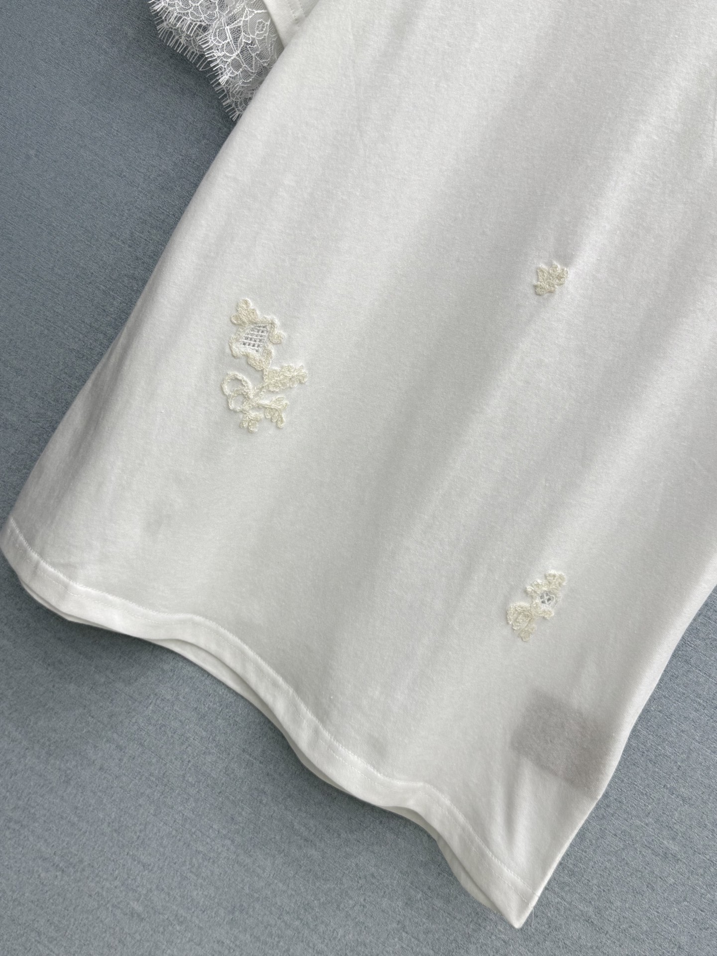 🛒𝐍𝐄𝐖 · 𝟐𝟎𝟐6/爆款现货原单品质 小众*｜26新品蕾丝水溶拼接T恤精致版型上身巨显瘦！定制最新工